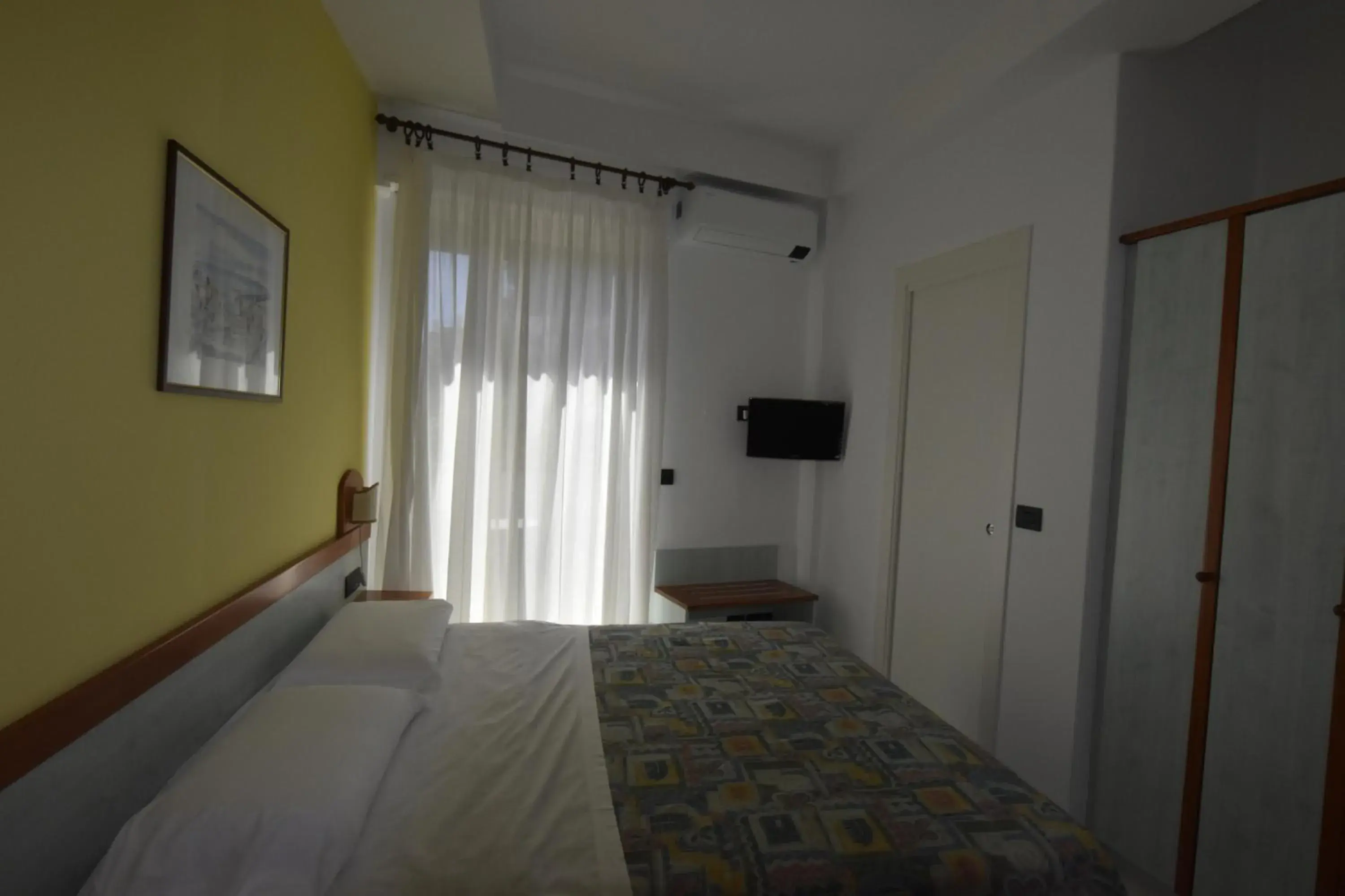 Photo of the whole room, Bed in Hotel Condor