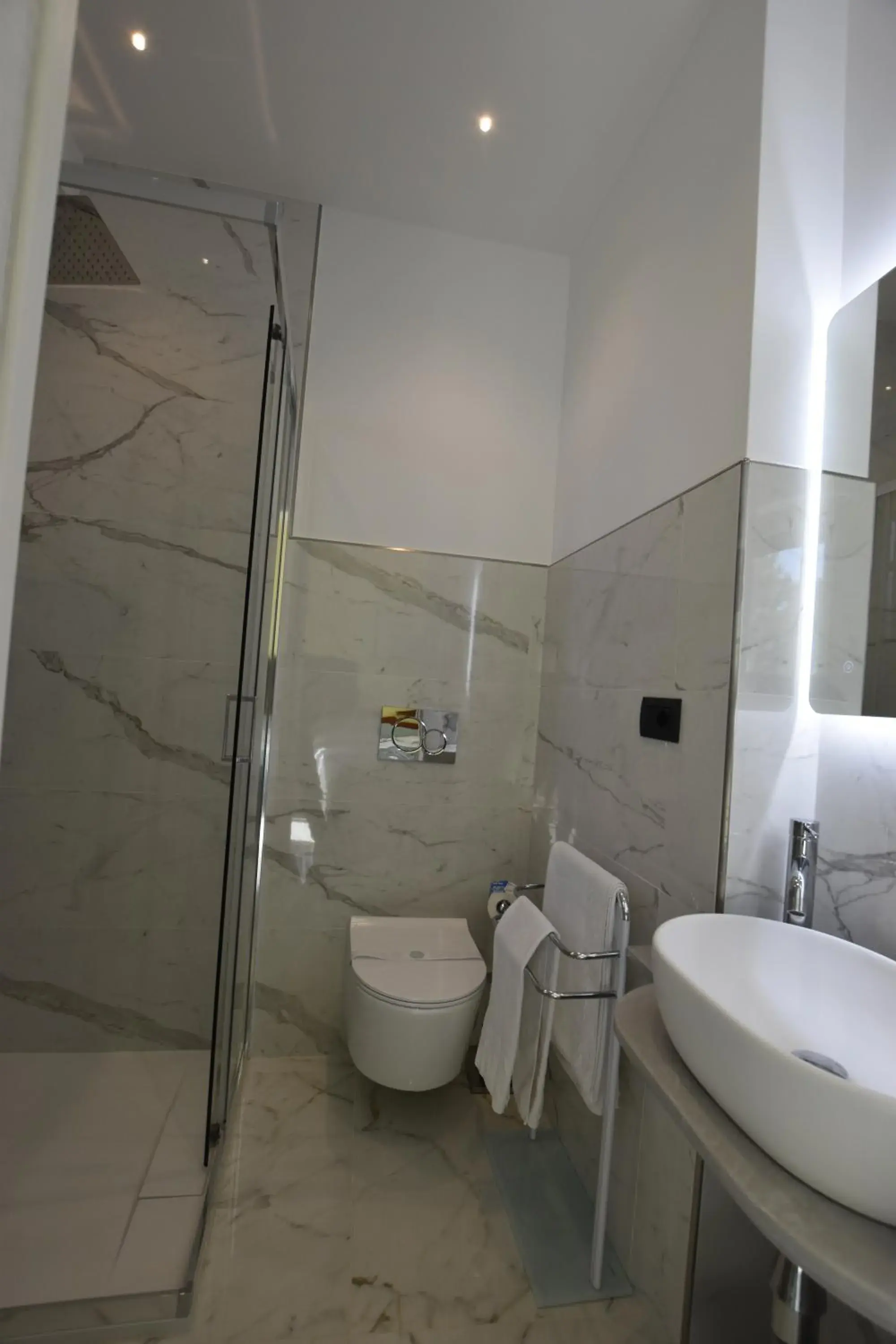 Toilet, Bathroom in Hotel Condor