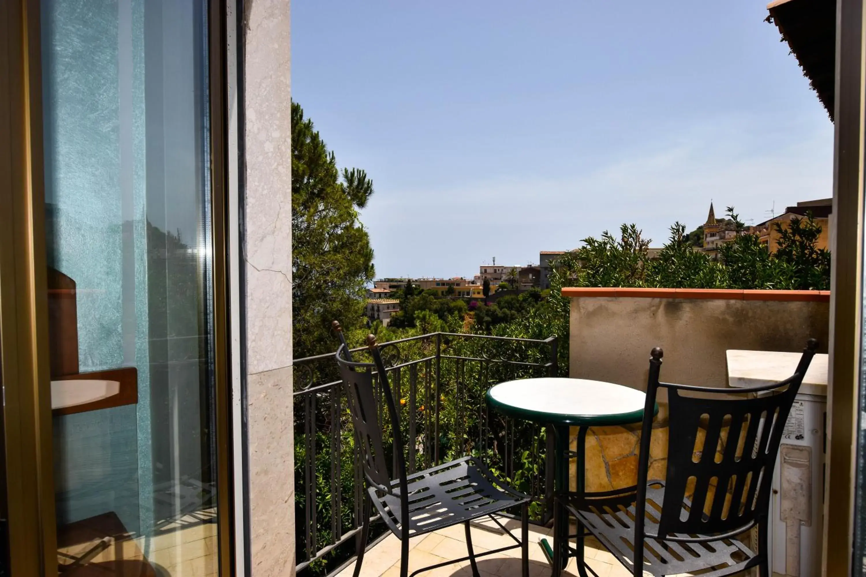 Garden view, Balcony/Terrace in Hotel Condor
