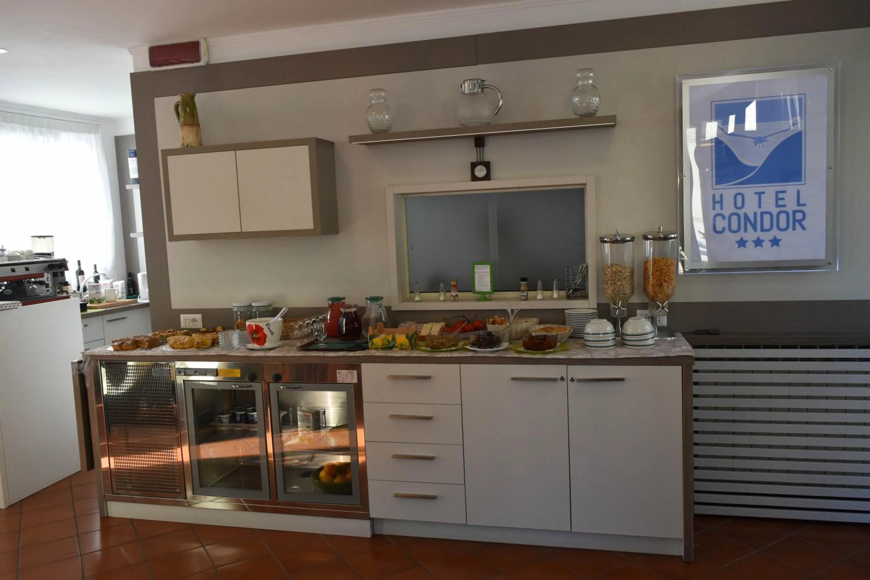 Continental breakfast in Hotel Condor