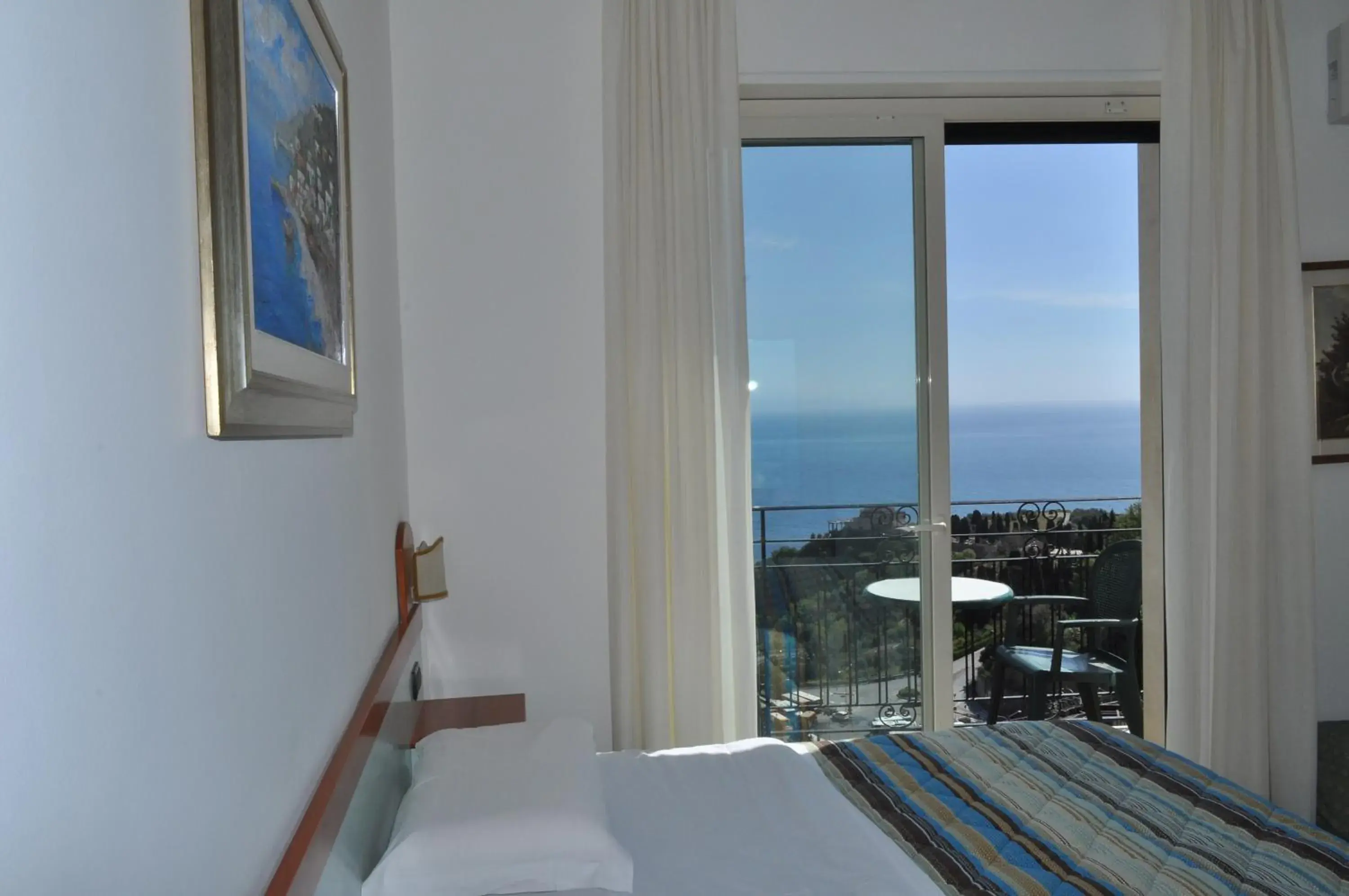 Bed, Sea View in Hotel Condor