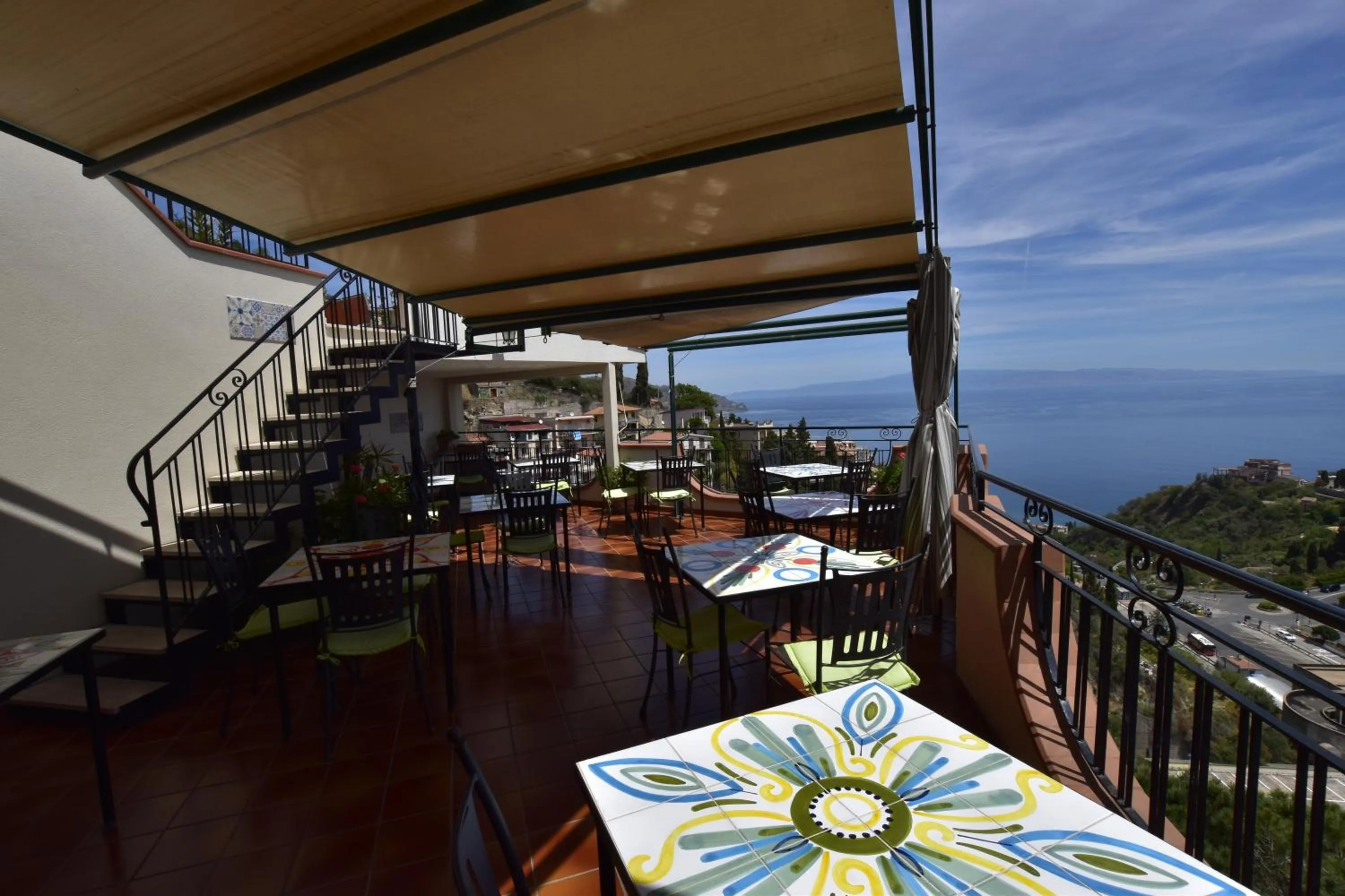 Restaurant/places to eat in Hotel Condor