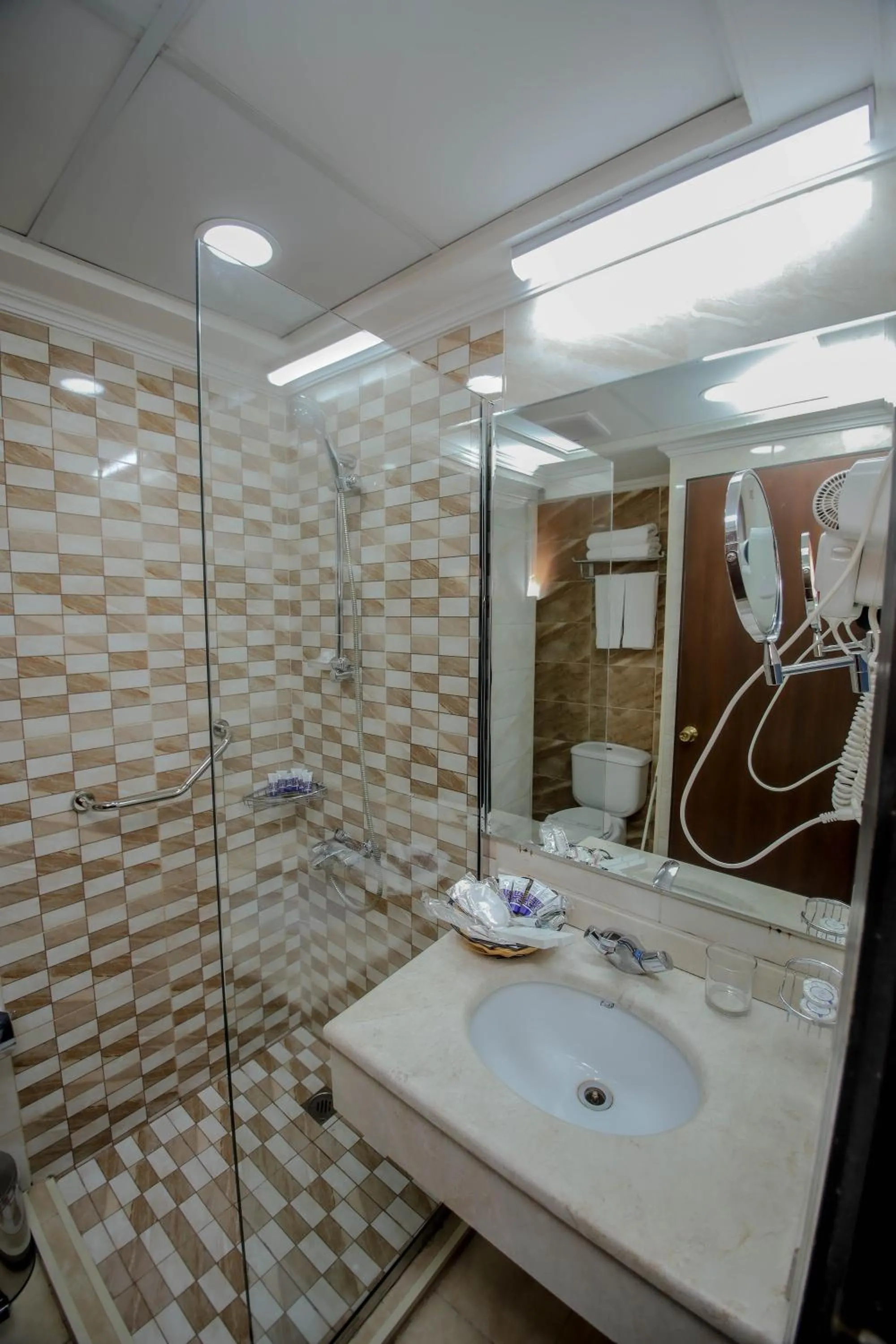 Toilet in Abraj Al Tayseer Tuwa Hotel