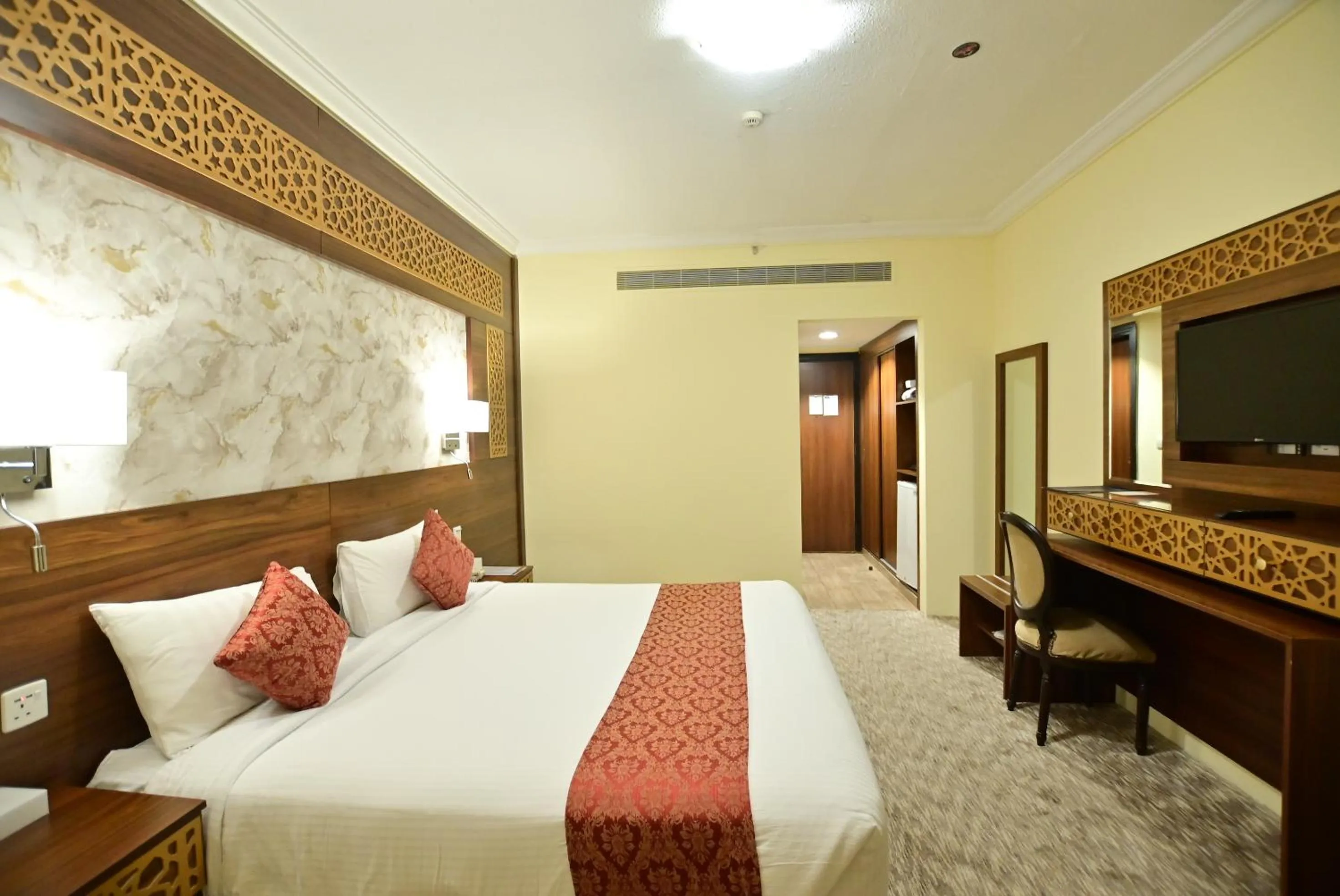 Bed in Abraj Al Tayseer Tuwa Hotel
