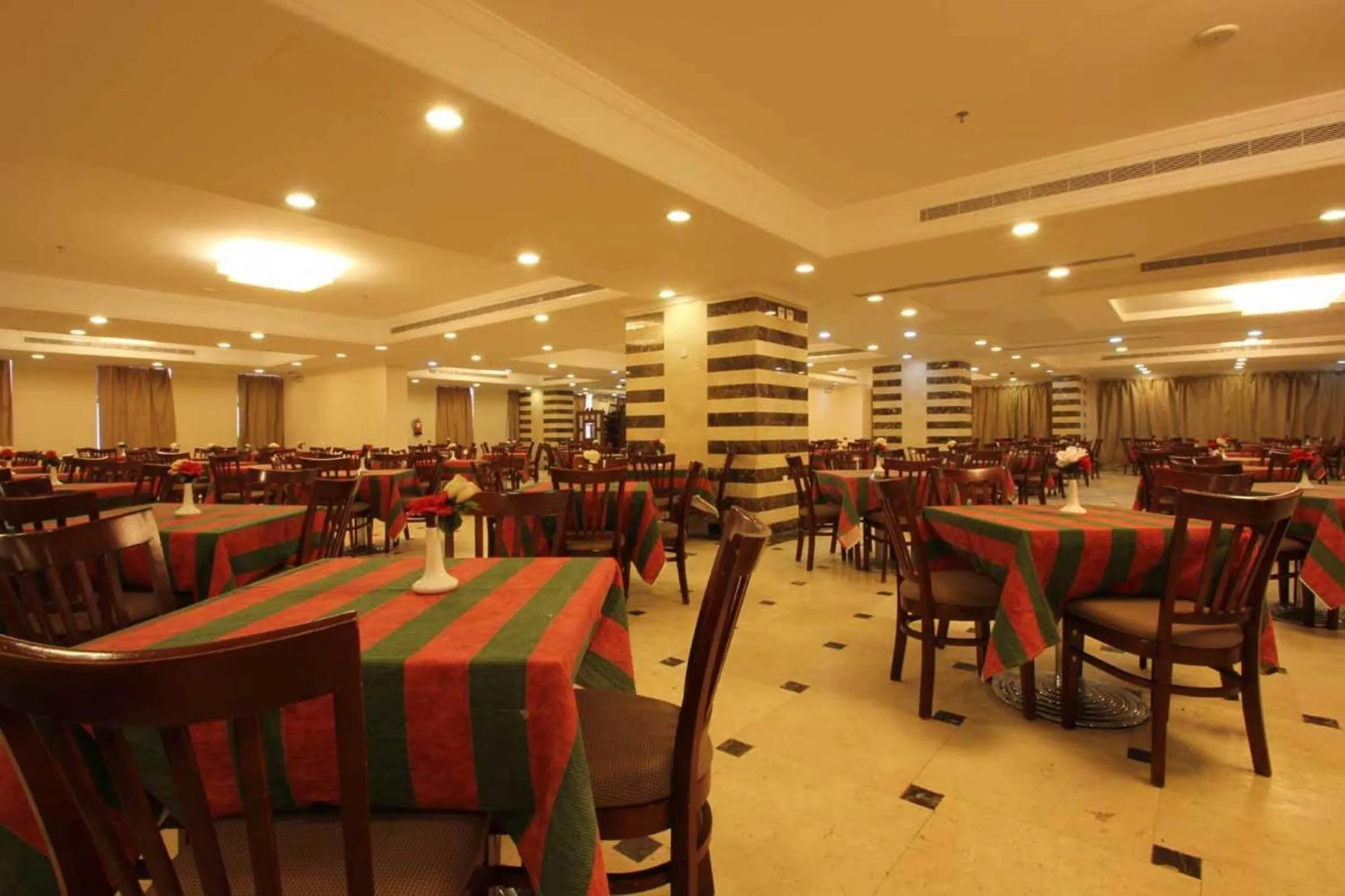 Restaurant/places to eat in Abraj Al Tayseer Tuwa Hotel