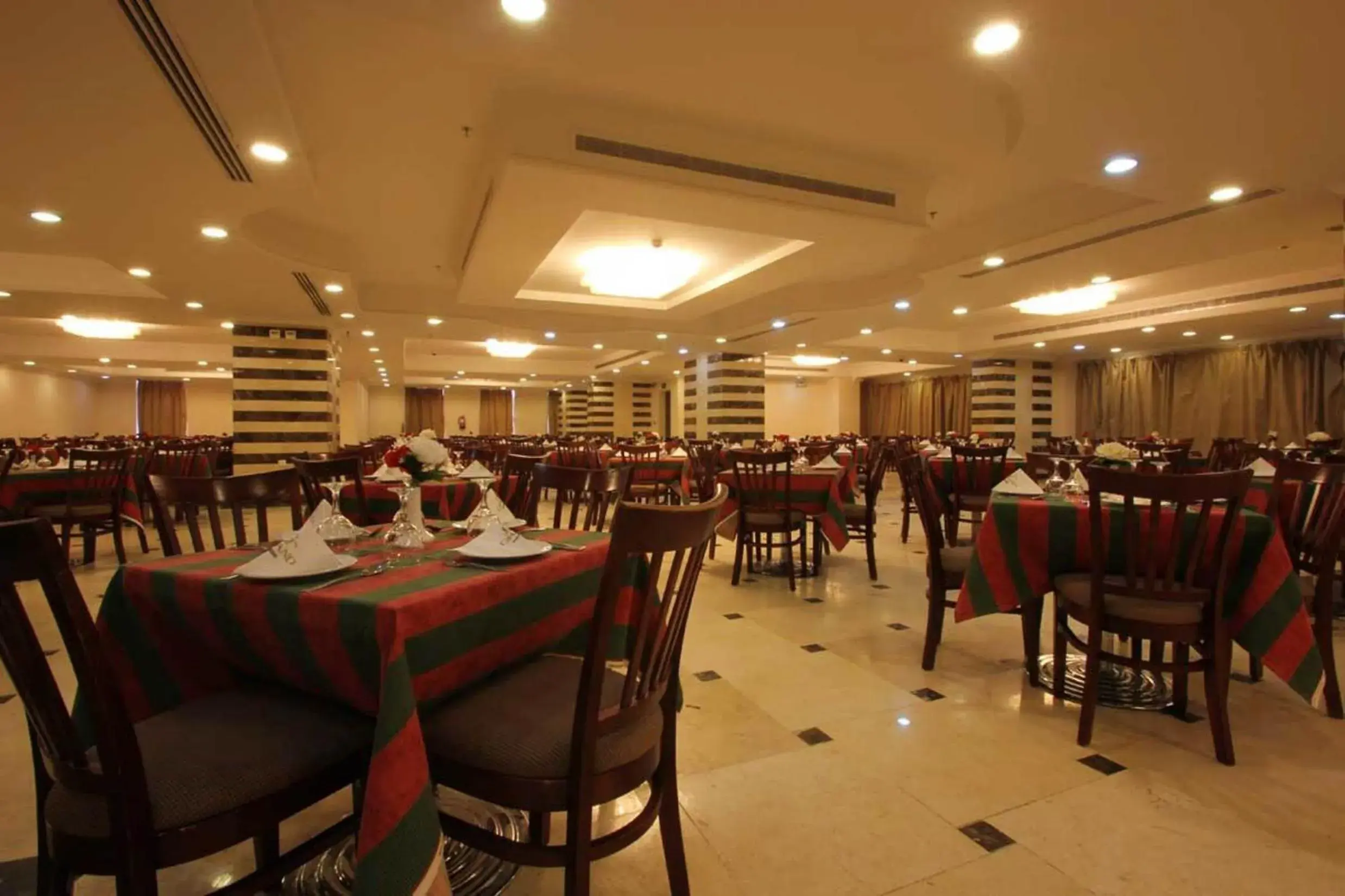 Restaurant/places to eat in Abraj Al Tayseer Tuwa Hotel Restaurant/places to eat in Abraj Al Tayseer Tuwa Hotel