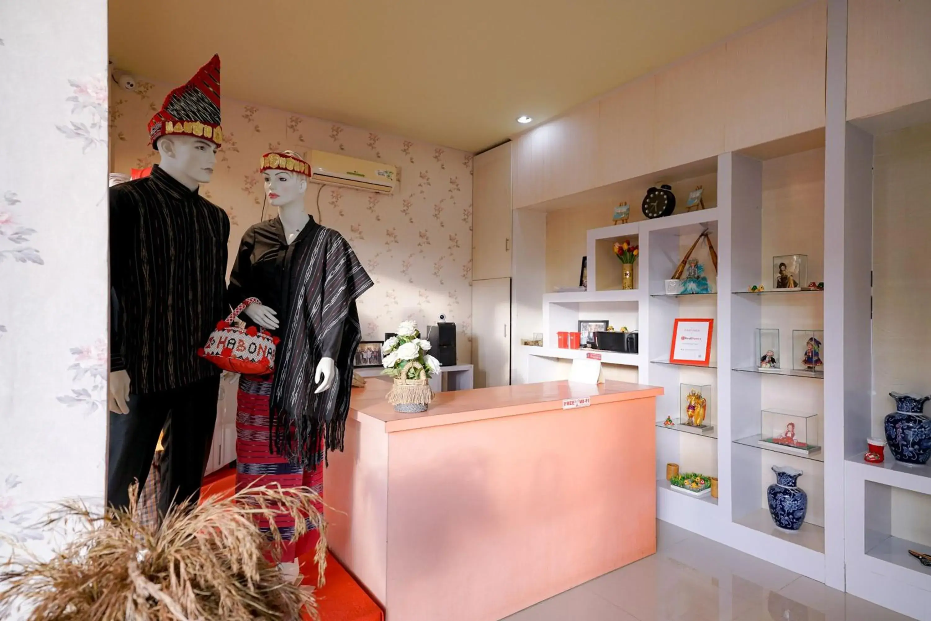 Lobby or reception in RedDoorz Plus @ Jalan FL Lumban Tobing Sibolga Lobby or reception in RedDoorz Plus @ Jalan FL Lumban Tobing Sibolga