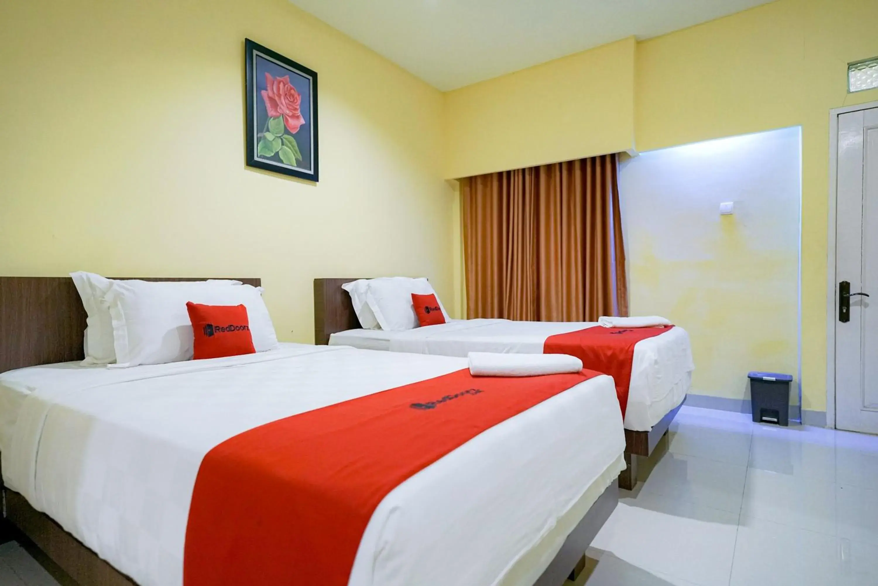 Bedroom, Bed in RedDoorz Plus @ Jalan FL Lumban Tobing Sibolga Bedroom, Bed in RedDoorz Plus @ Jalan FL Lumban Tobing Sibolga