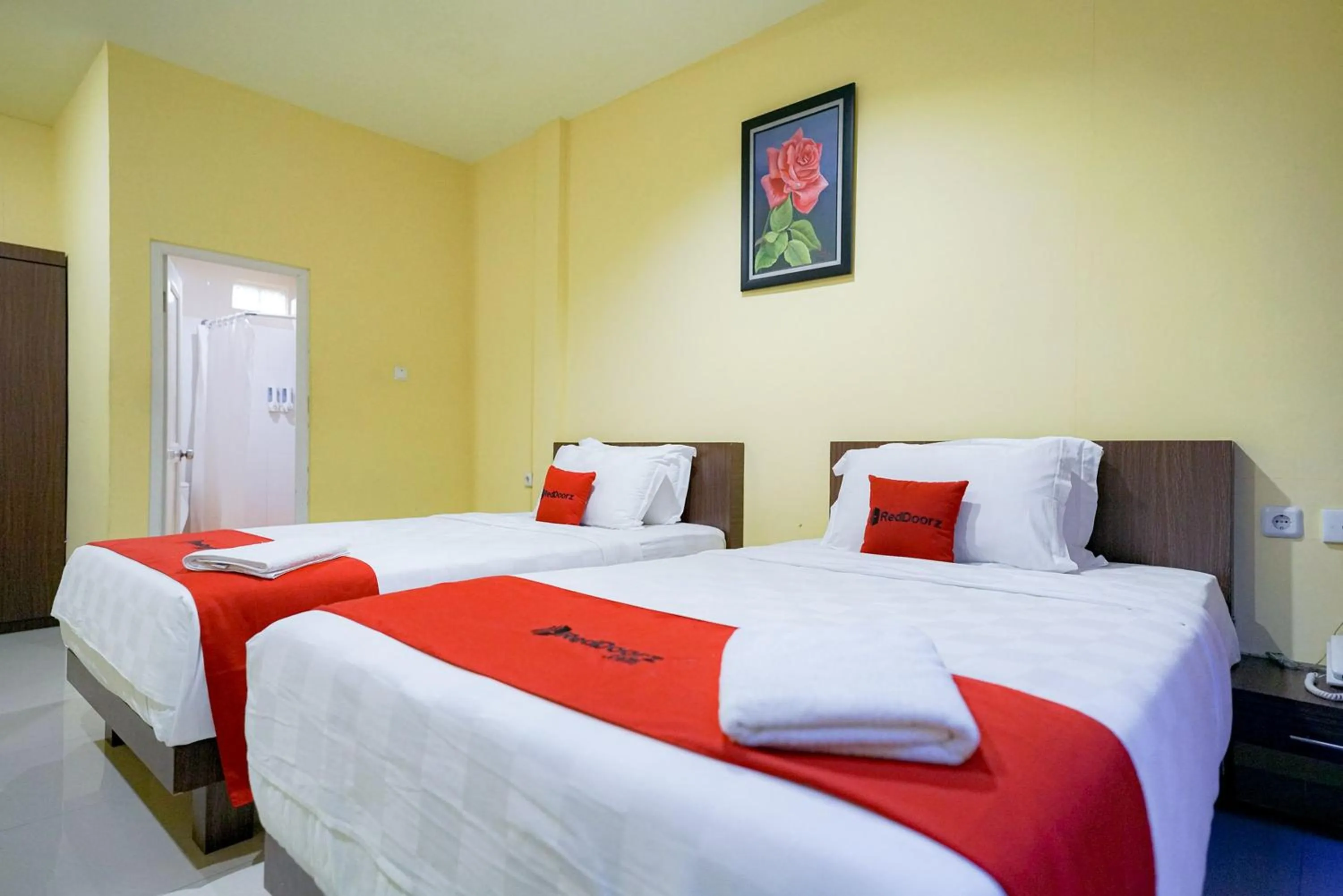 Bedroom, Bed in RedDoorz Plus @ Jalan FL Lumban Tobing Sibolga