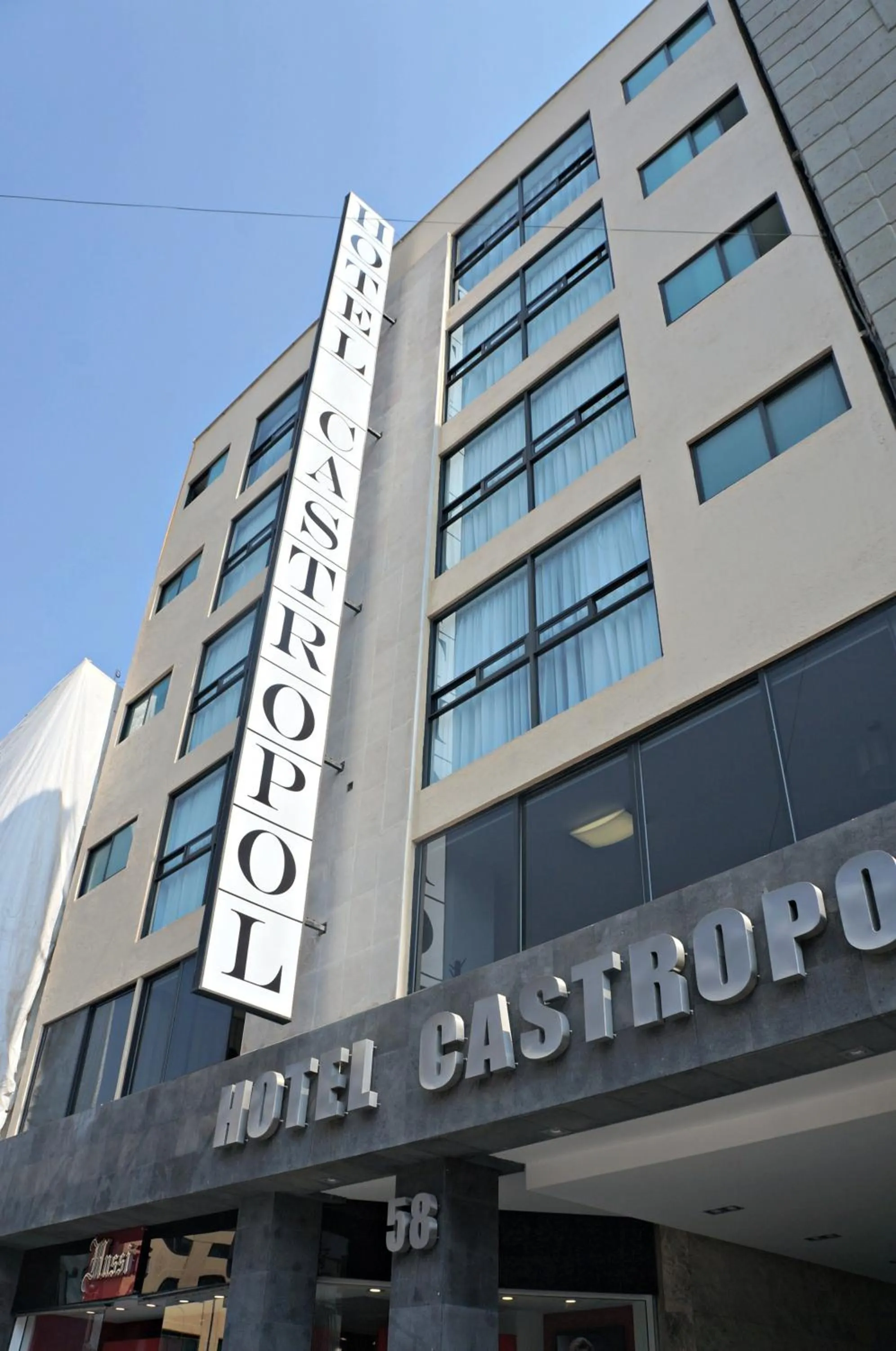 Facade/entrance in Hotel Castropol