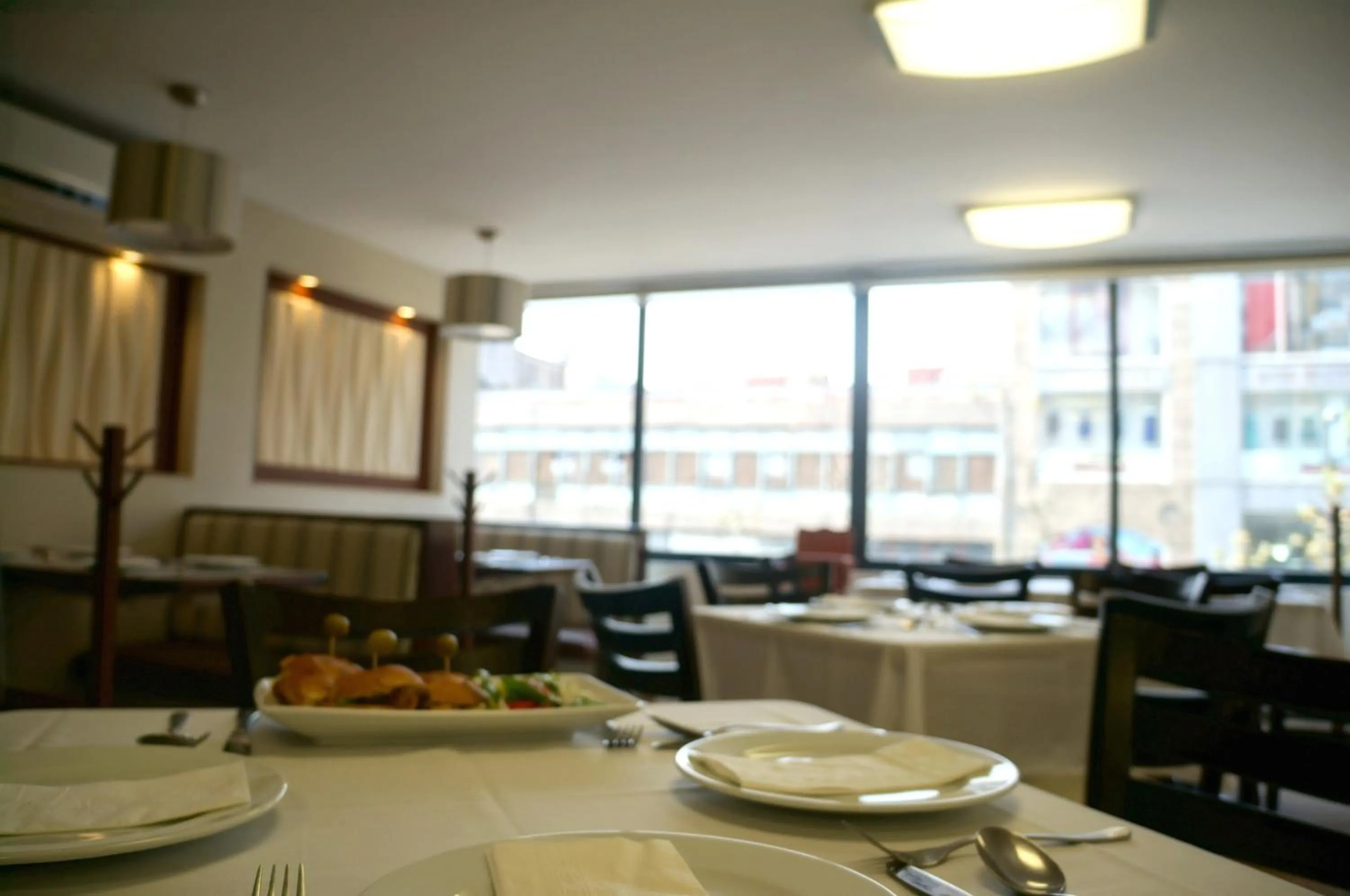 Restaurant/places to eat in Hotel Castropol