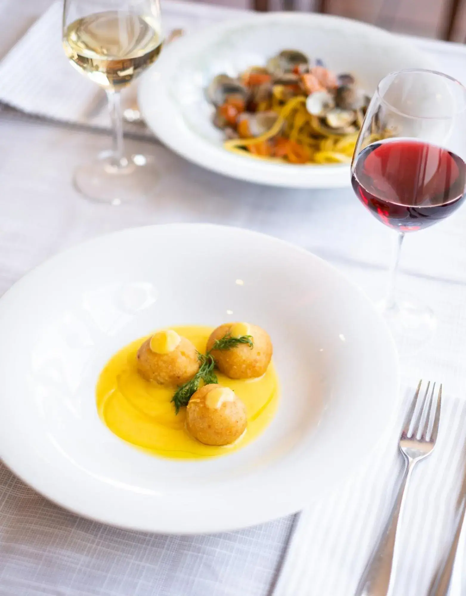 Restaurant/places to eat in Hotel Riel Restaurant/places to eat in Hotel Riel