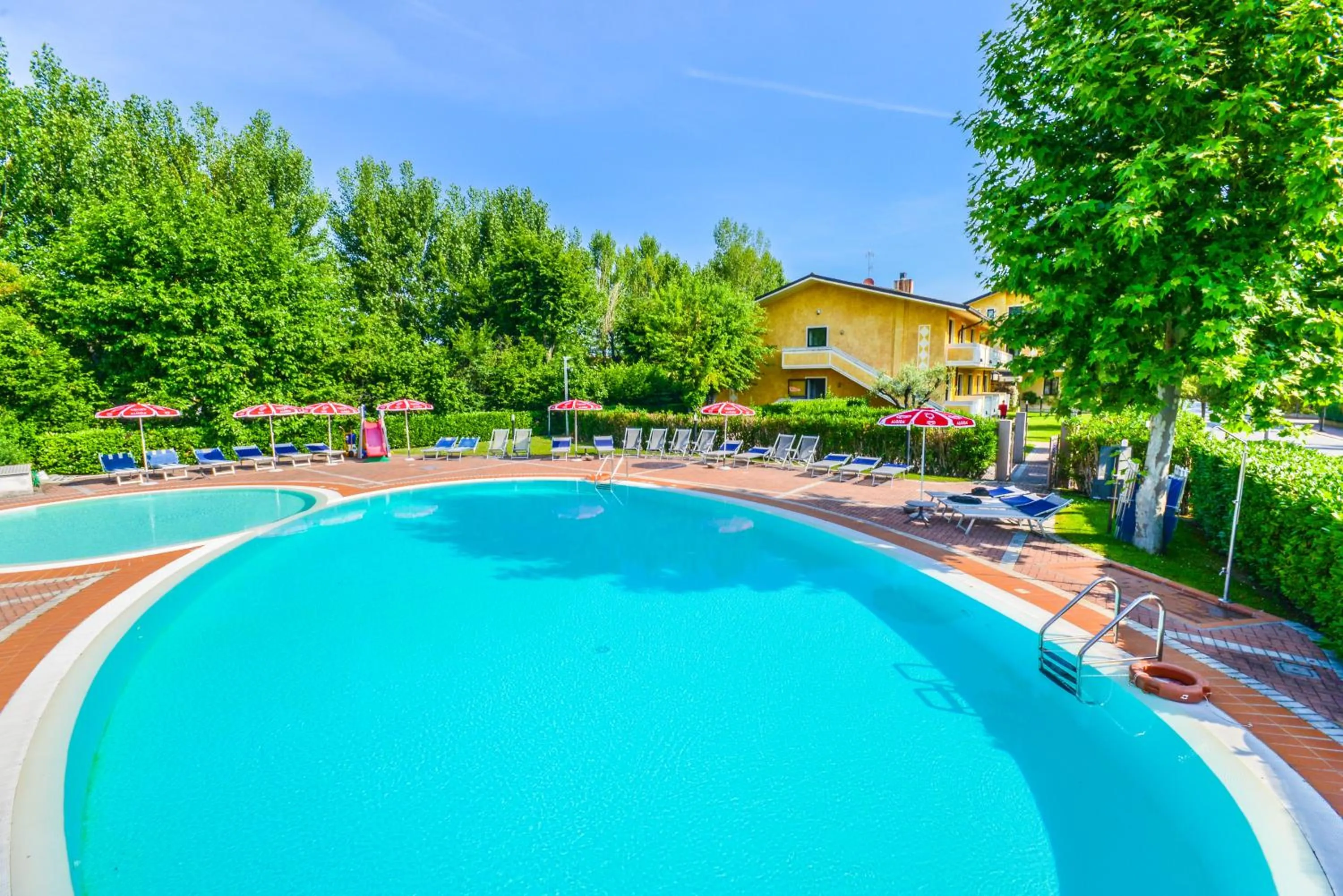 Swimming pool in Hotel Riel