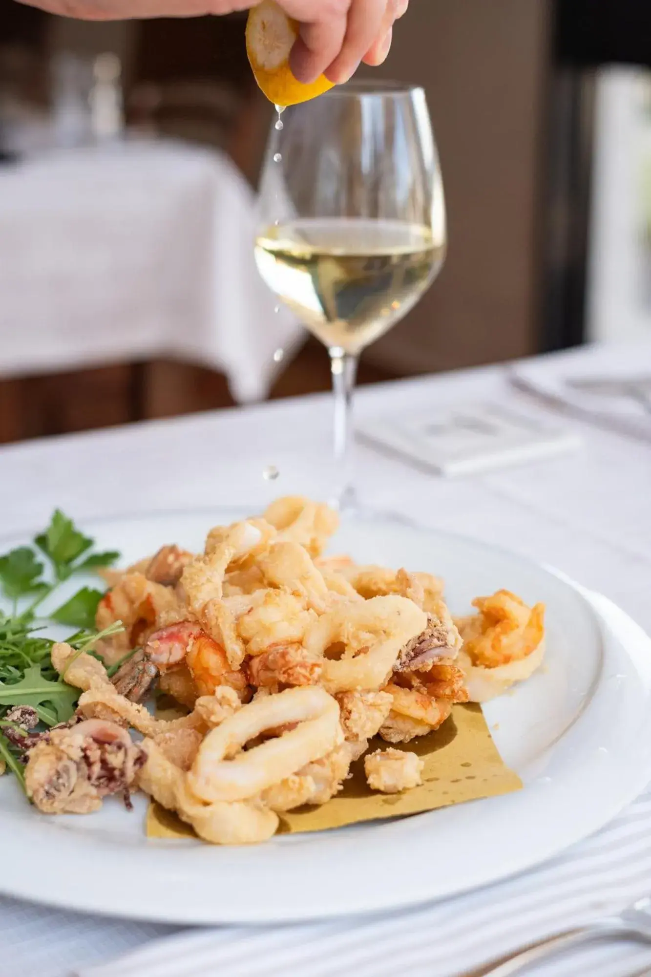 Restaurant/places to eat in Hotel Riel Restaurant/places to eat in Hotel Riel