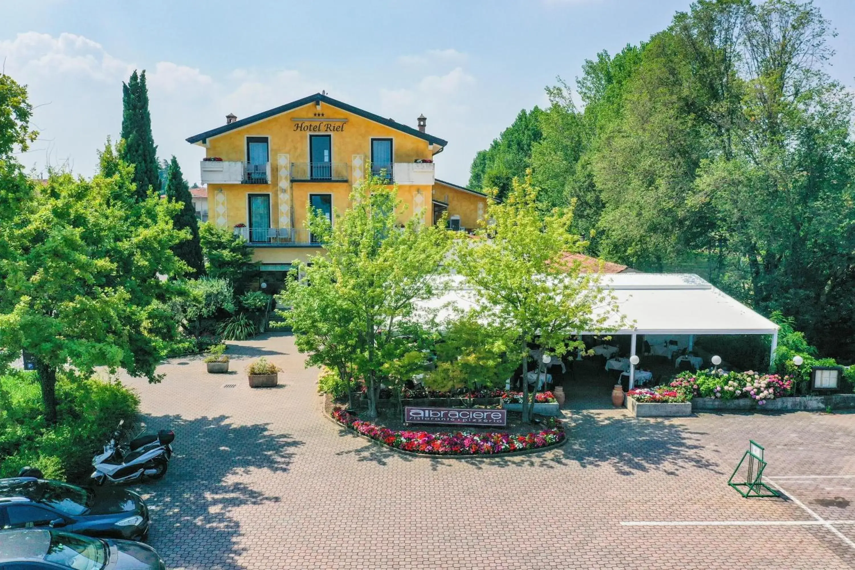 Property building in Hotel Riel Property building in Hotel Riel