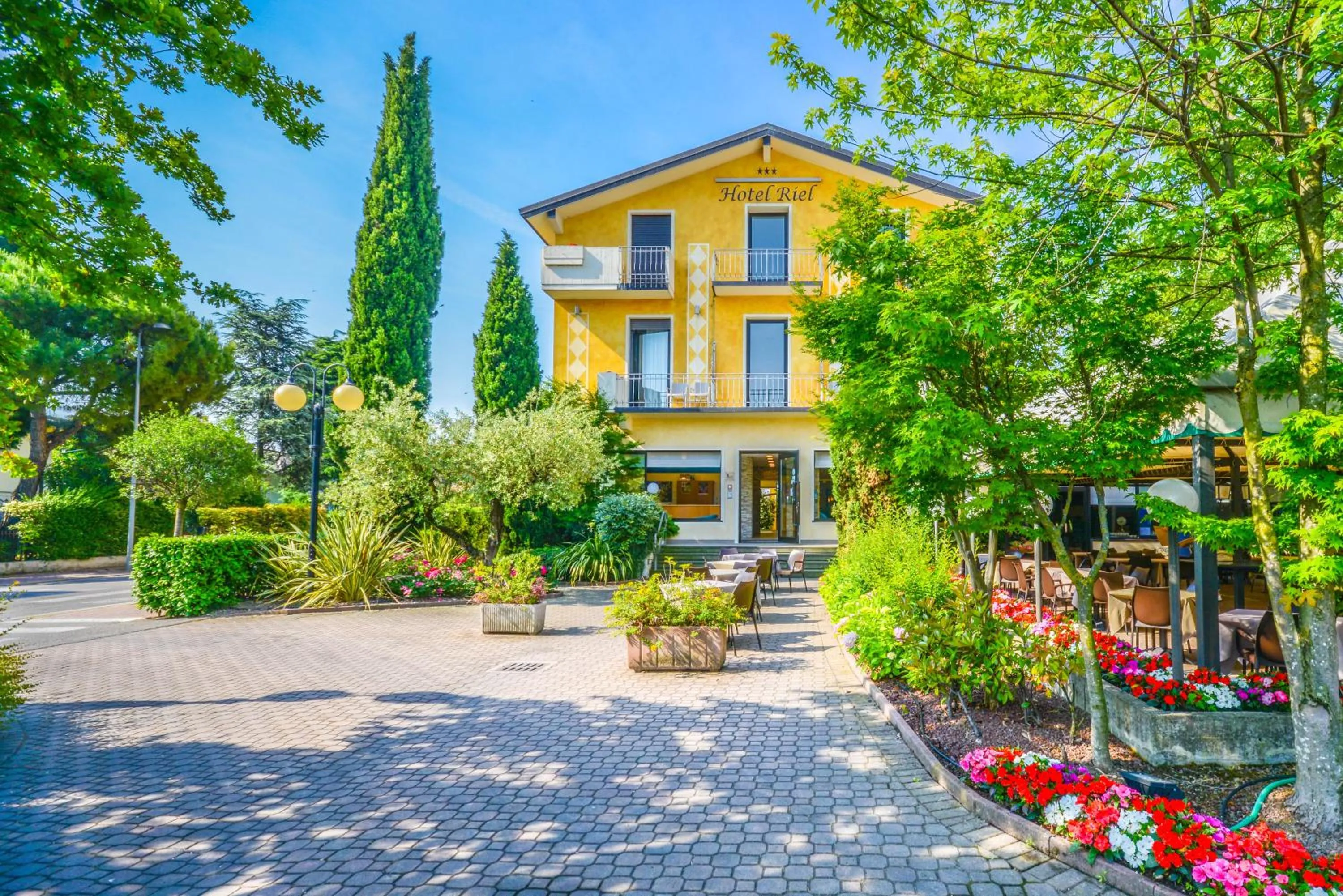Facade/entrance in Hotel Riel
