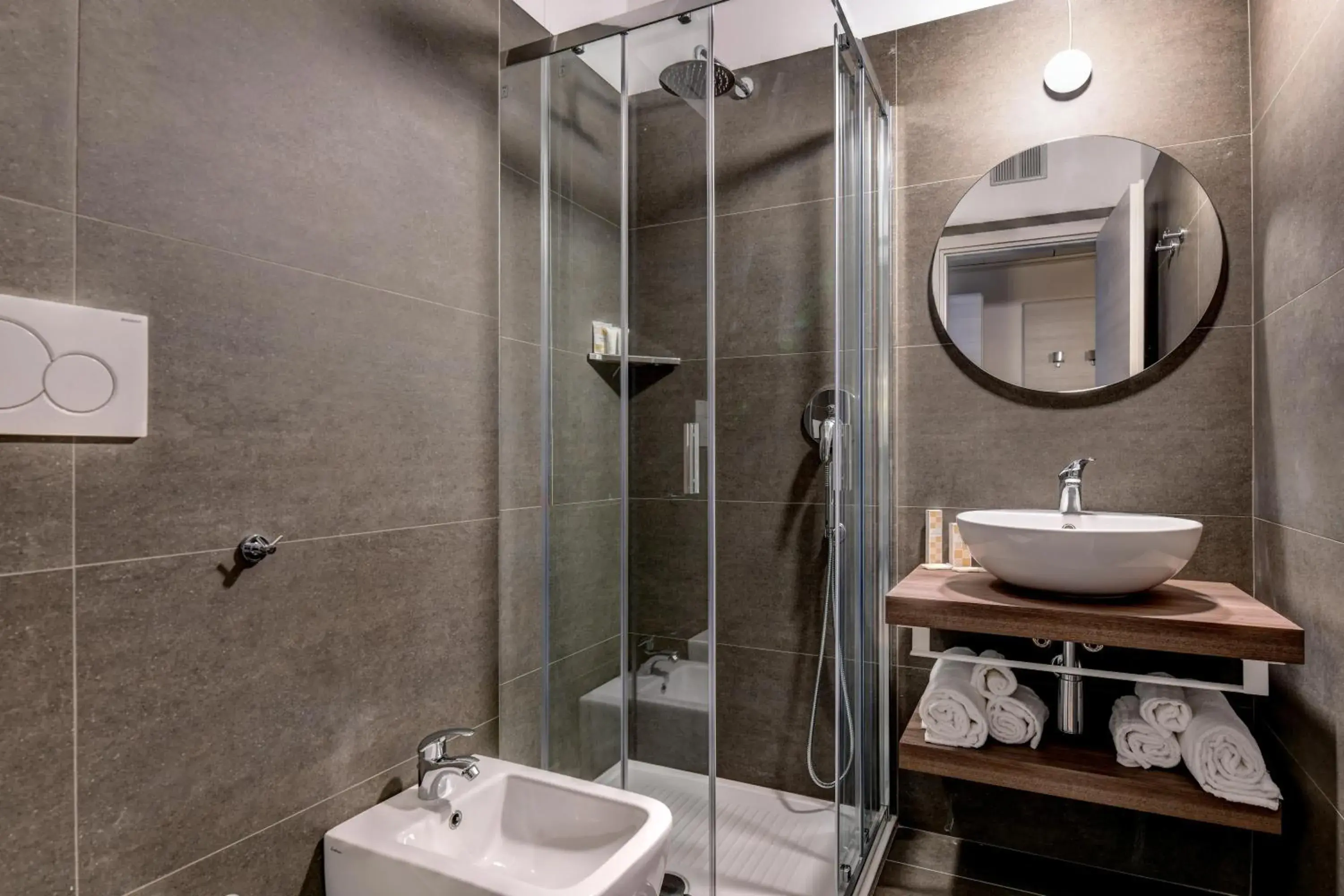 Bathroom in Hotel Riel Bathroom in Hotel Riel