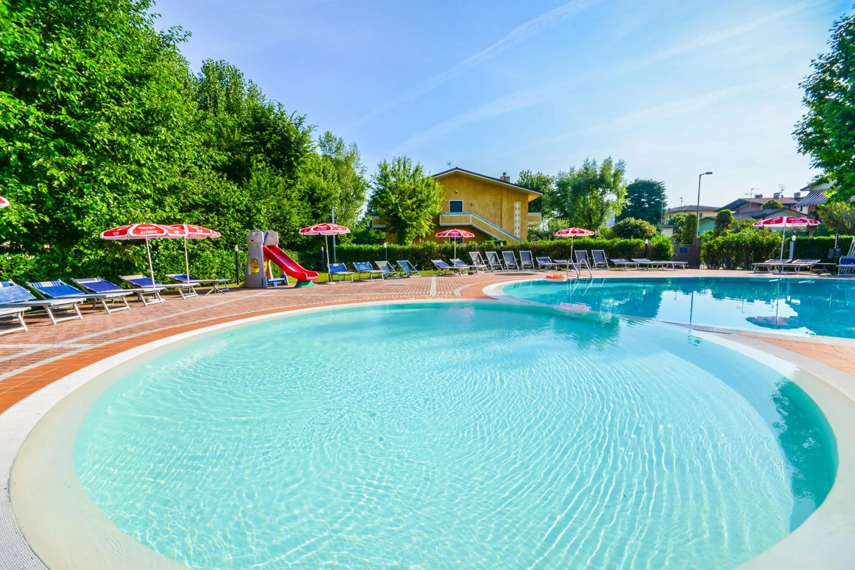 Swimming pool in Hotel Riel