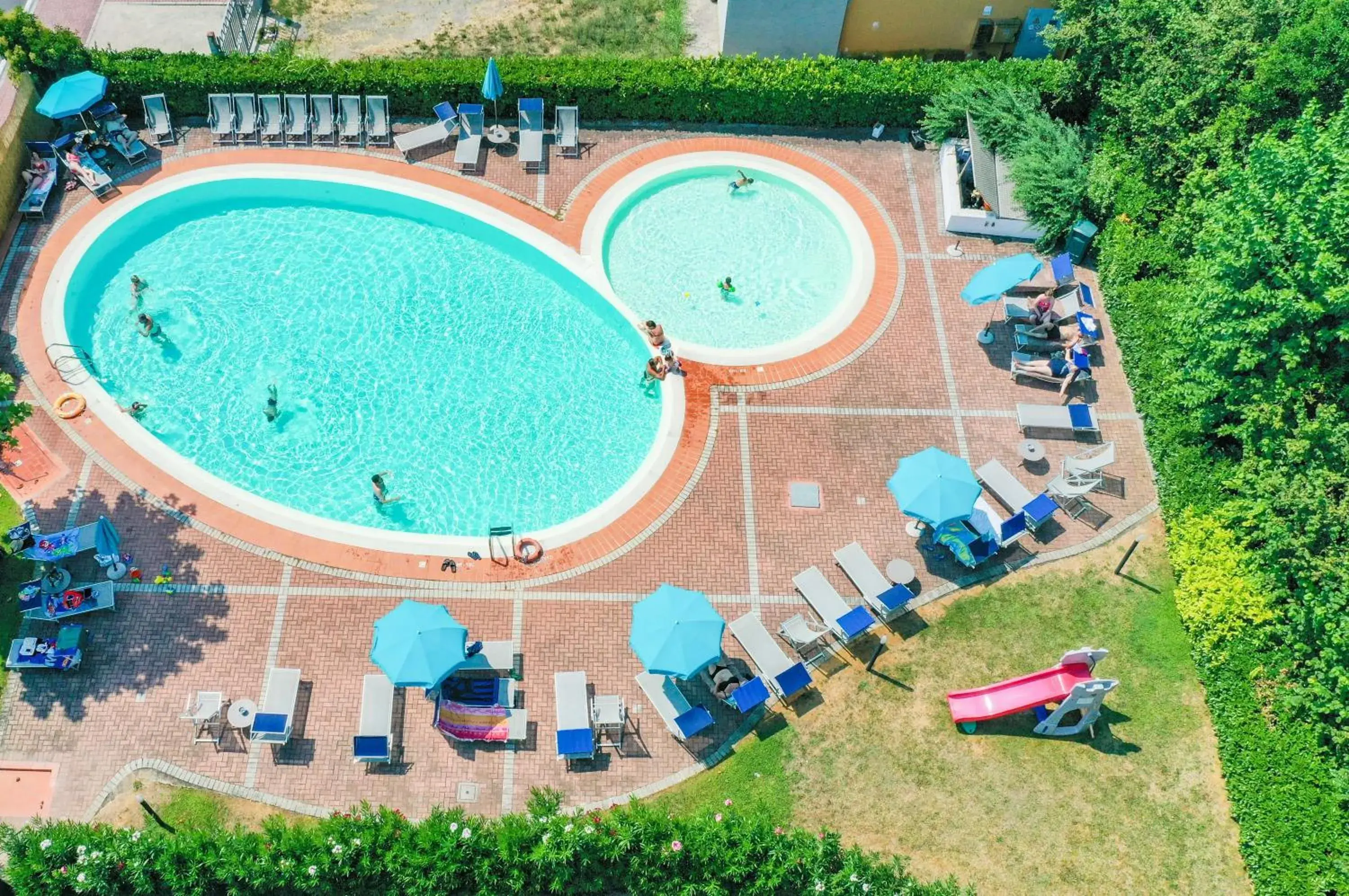Pool view in Hotel Riel Pool view in Hotel Riel