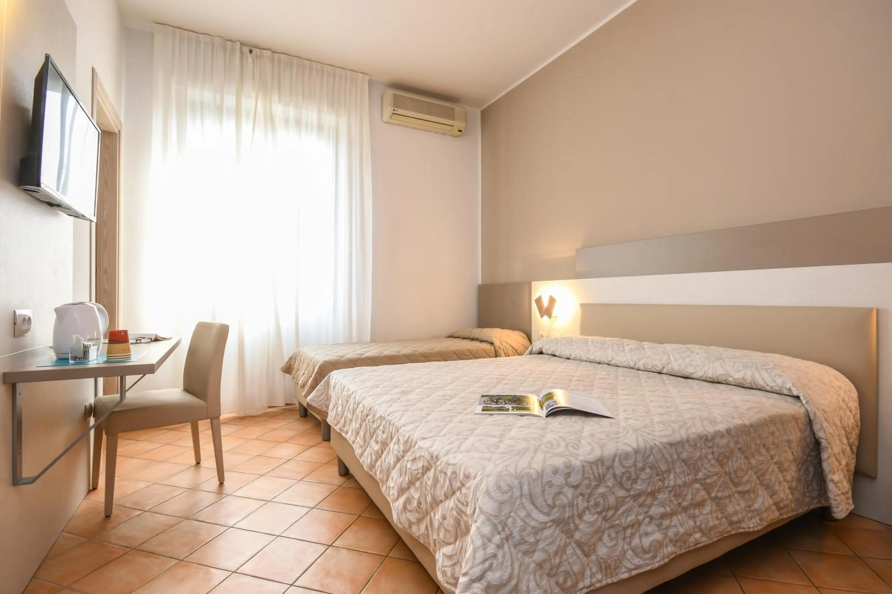 Bedroom, Bed in Hotel Riel