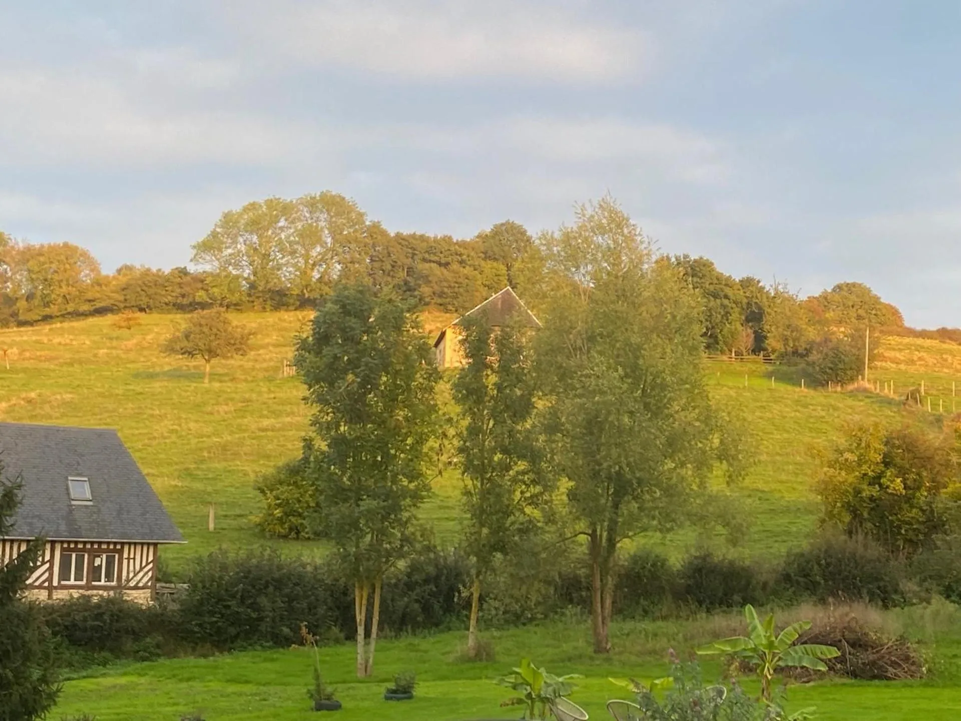 Property building in Grande Chambre Familiale JAUNE Tout Bonnement Bien