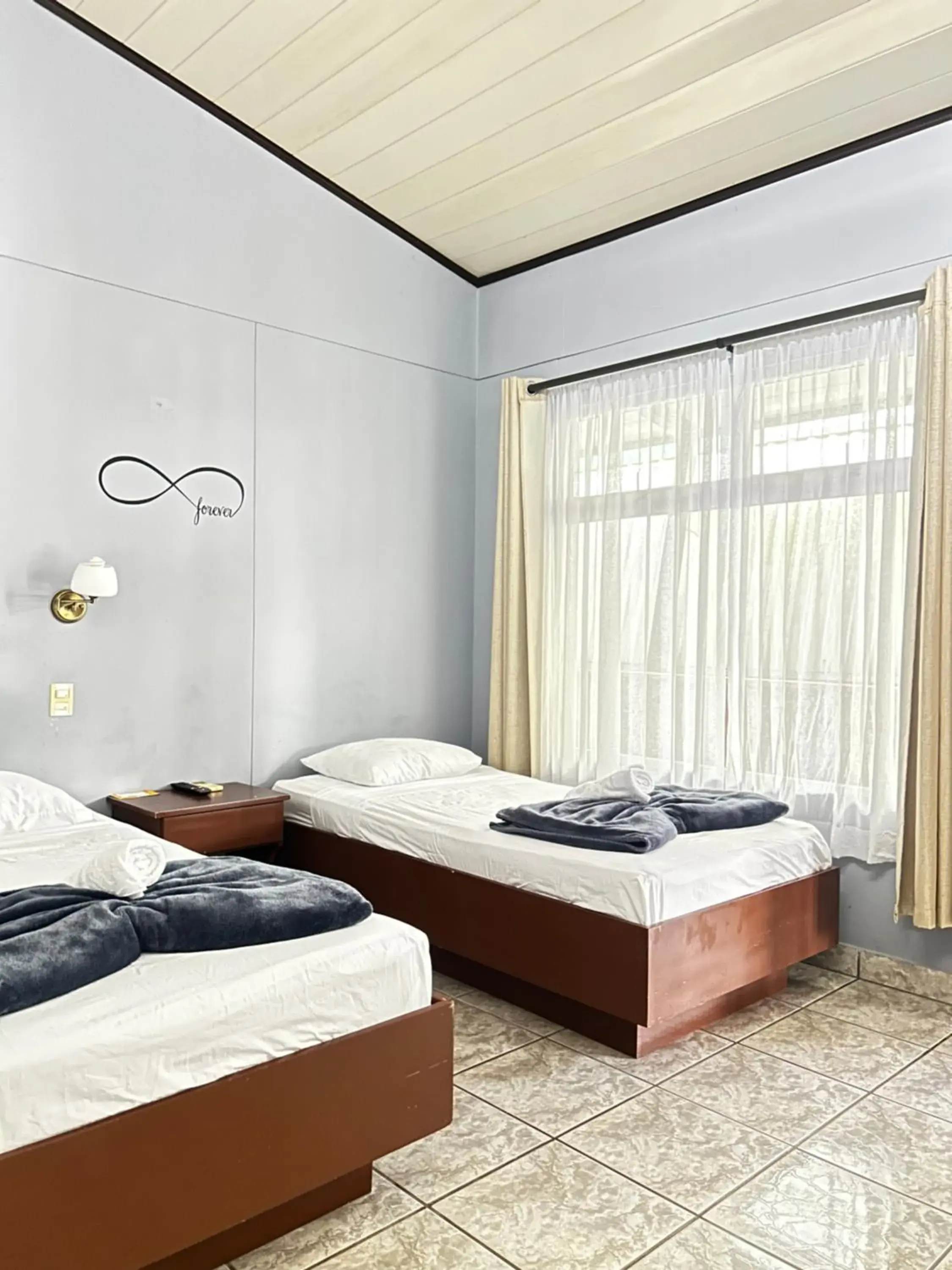 Economy Twin Room in Hotel Arenal Rabfer Economy Twin Room in Hotel Arenal Rabfer