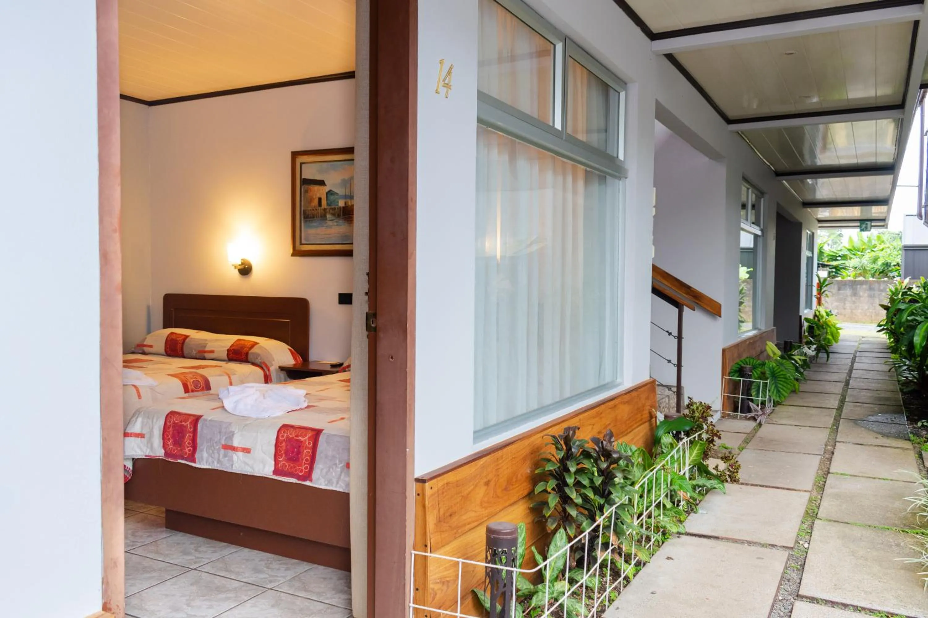 Garden view, Bed in Hotel Arenal Rabfer