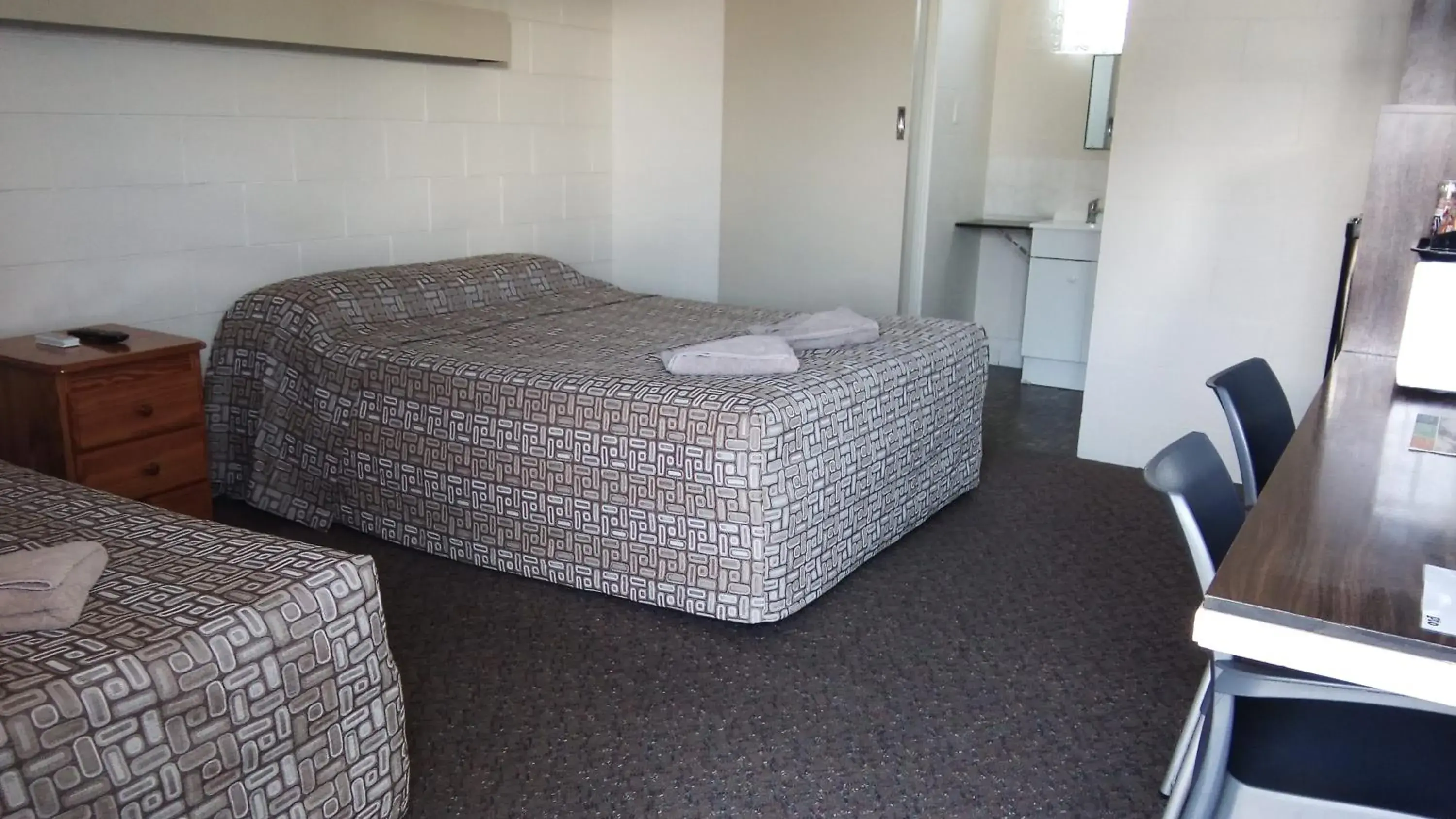 Standard Triple Room in Monto Colonial Motor Inn Standard Triple Room in Monto Colonial Motor Inn