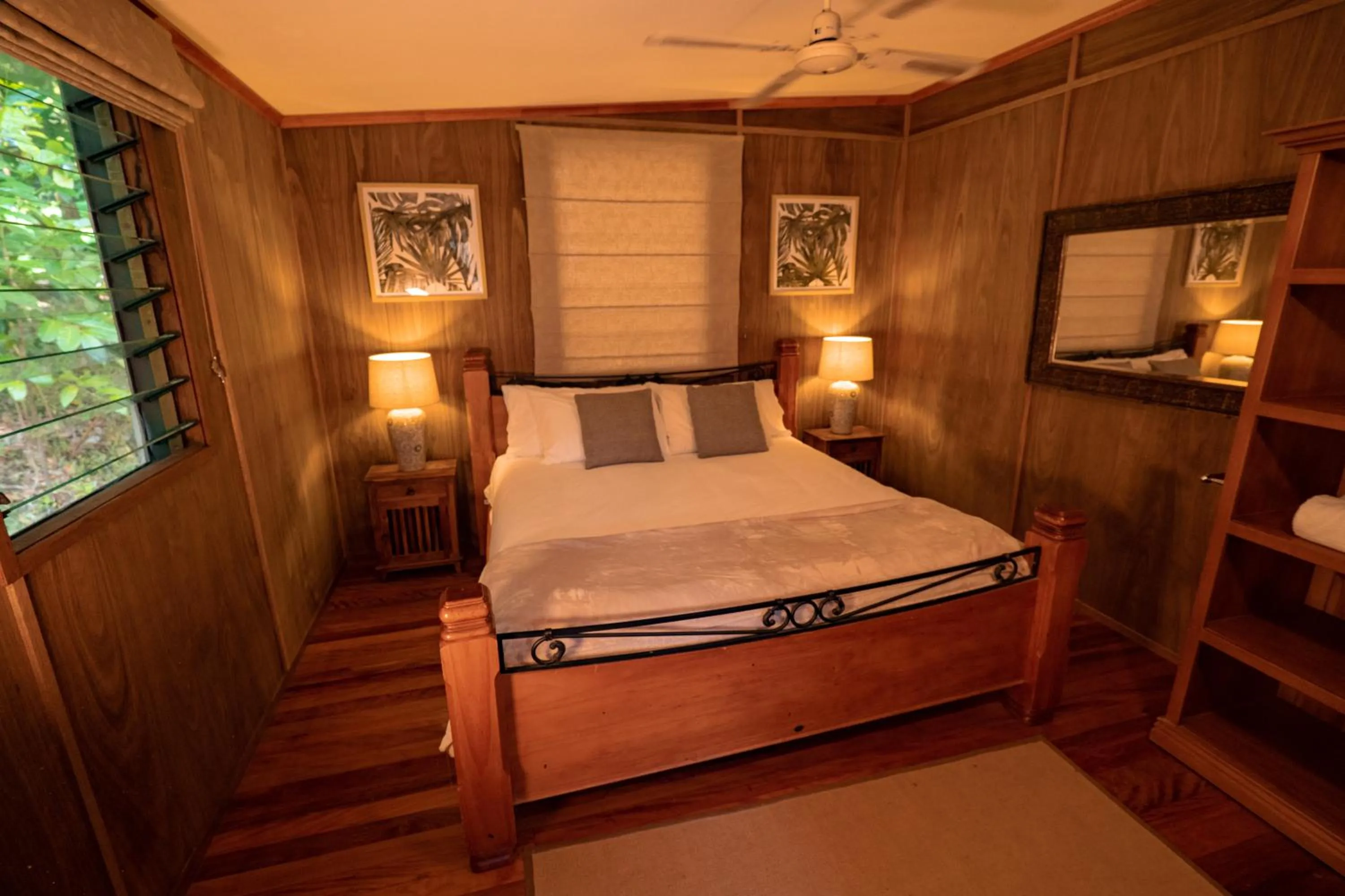 Bedroom, Bed in Whispering Valley Cottage Retreat