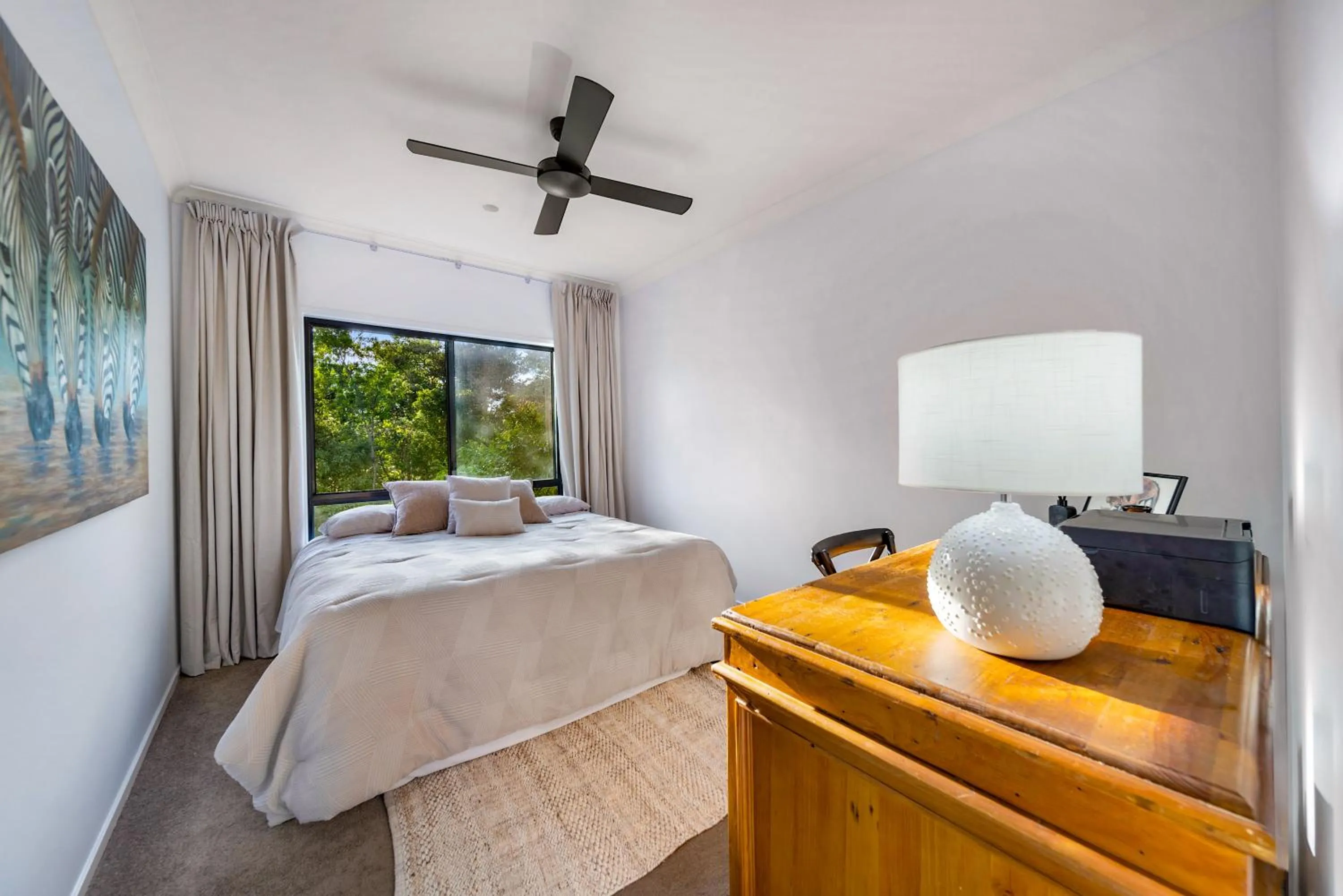 Bed in Whispering Valley Cottage Retreat