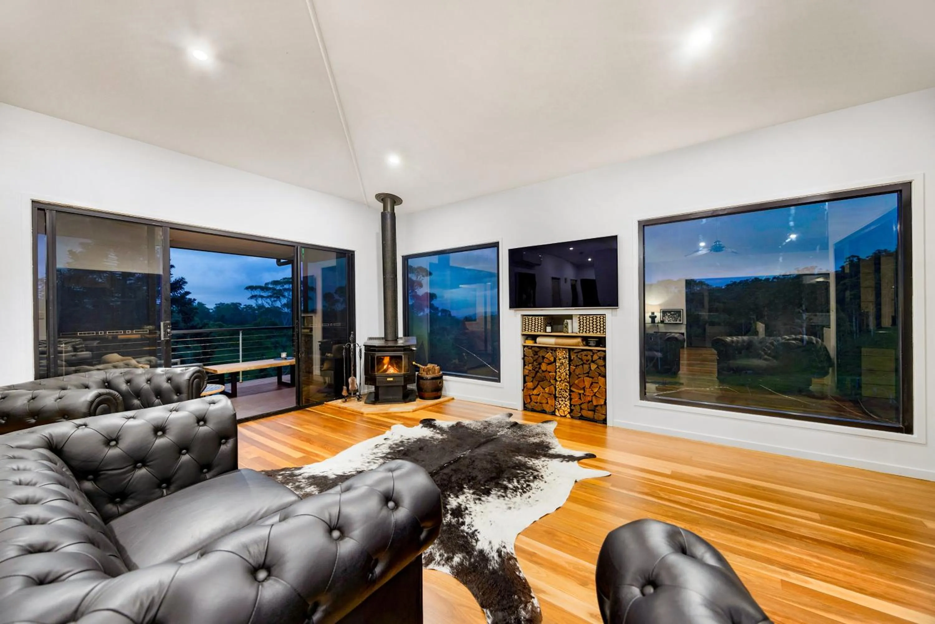 Living room in Whispering Valley Cottage Retreat