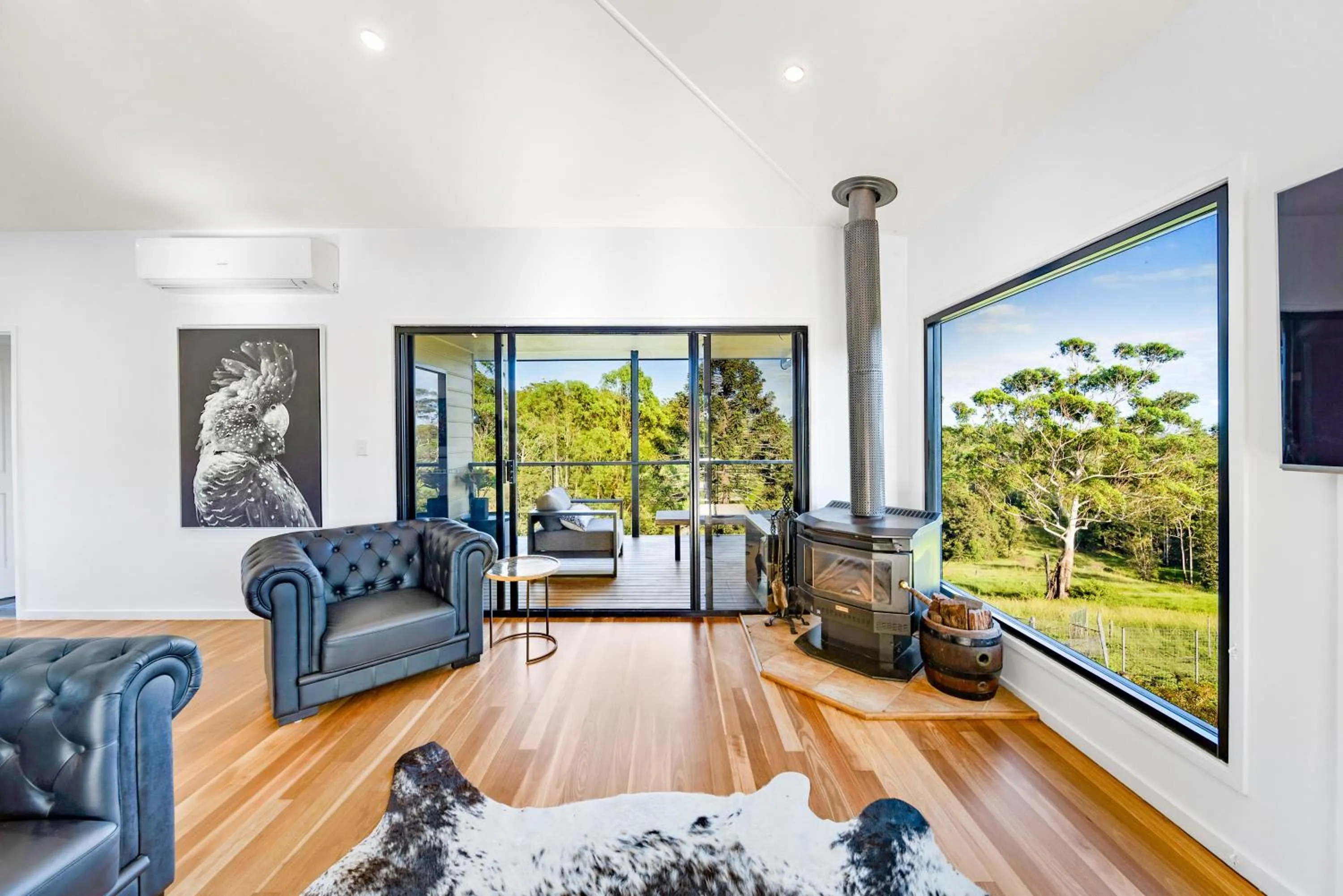 Living room in Whispering Valley Cottage Retreat
