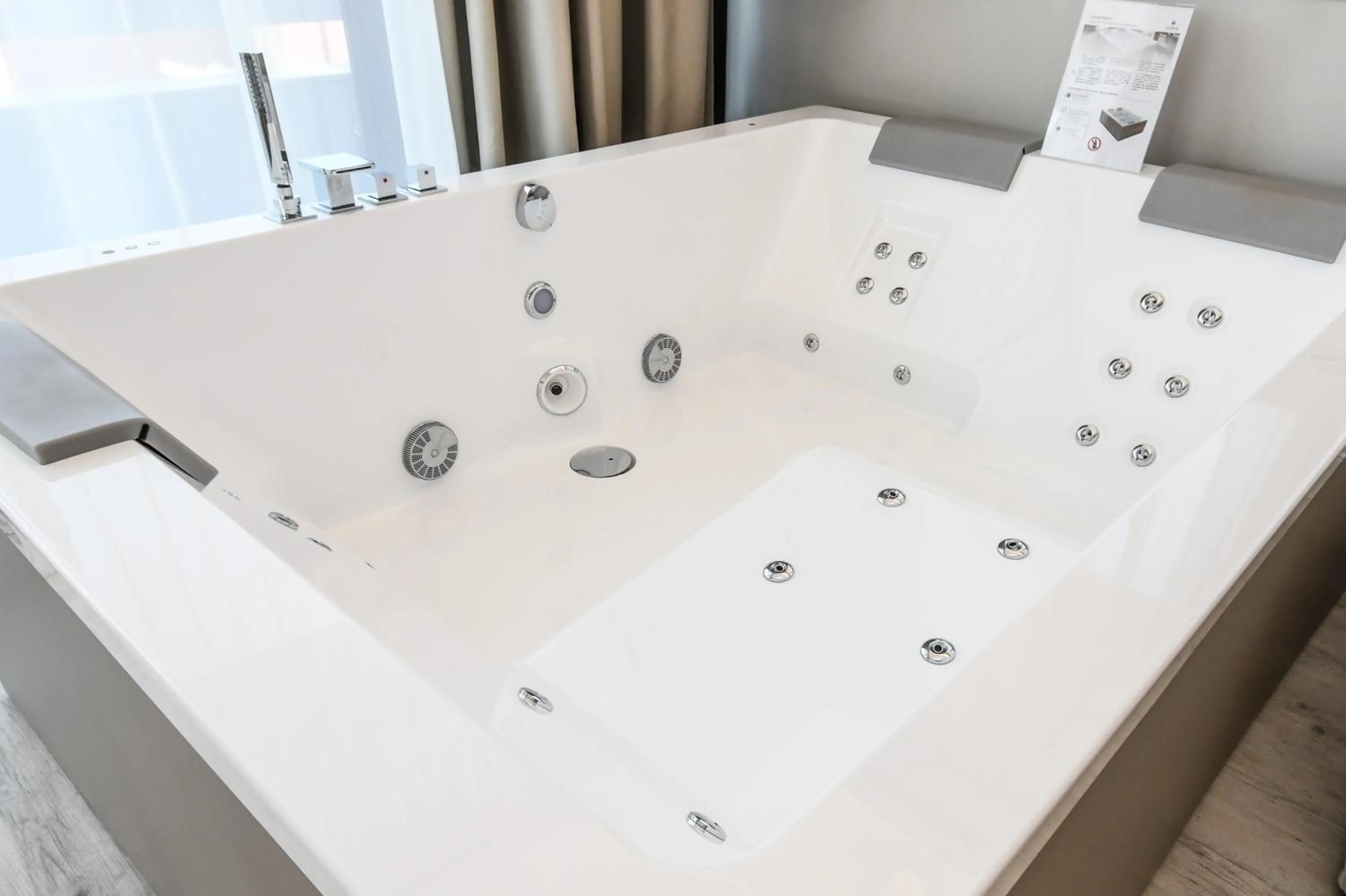 Bathroom in Hotel Oliveto