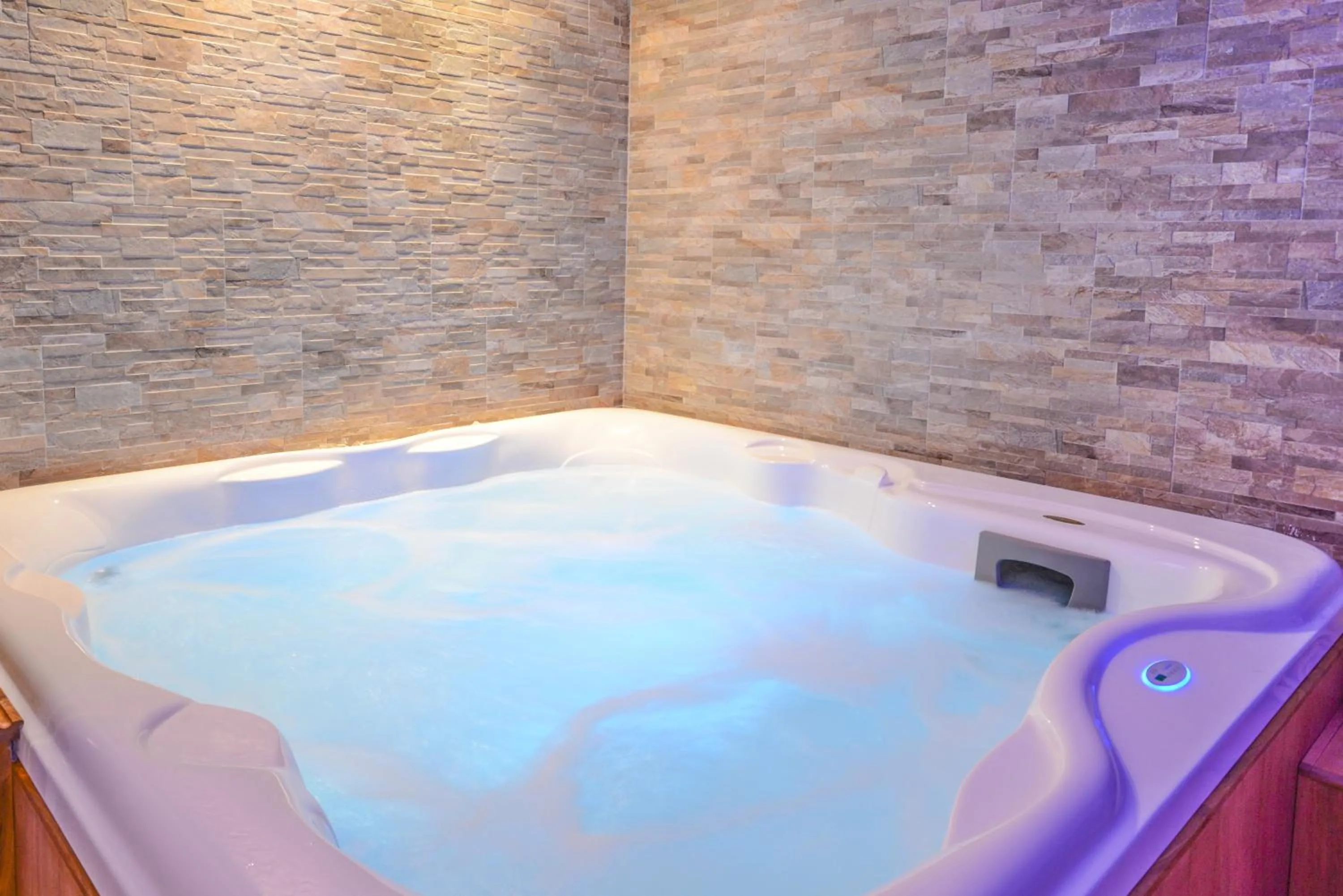 Hot Tub in Hotel Oliveto