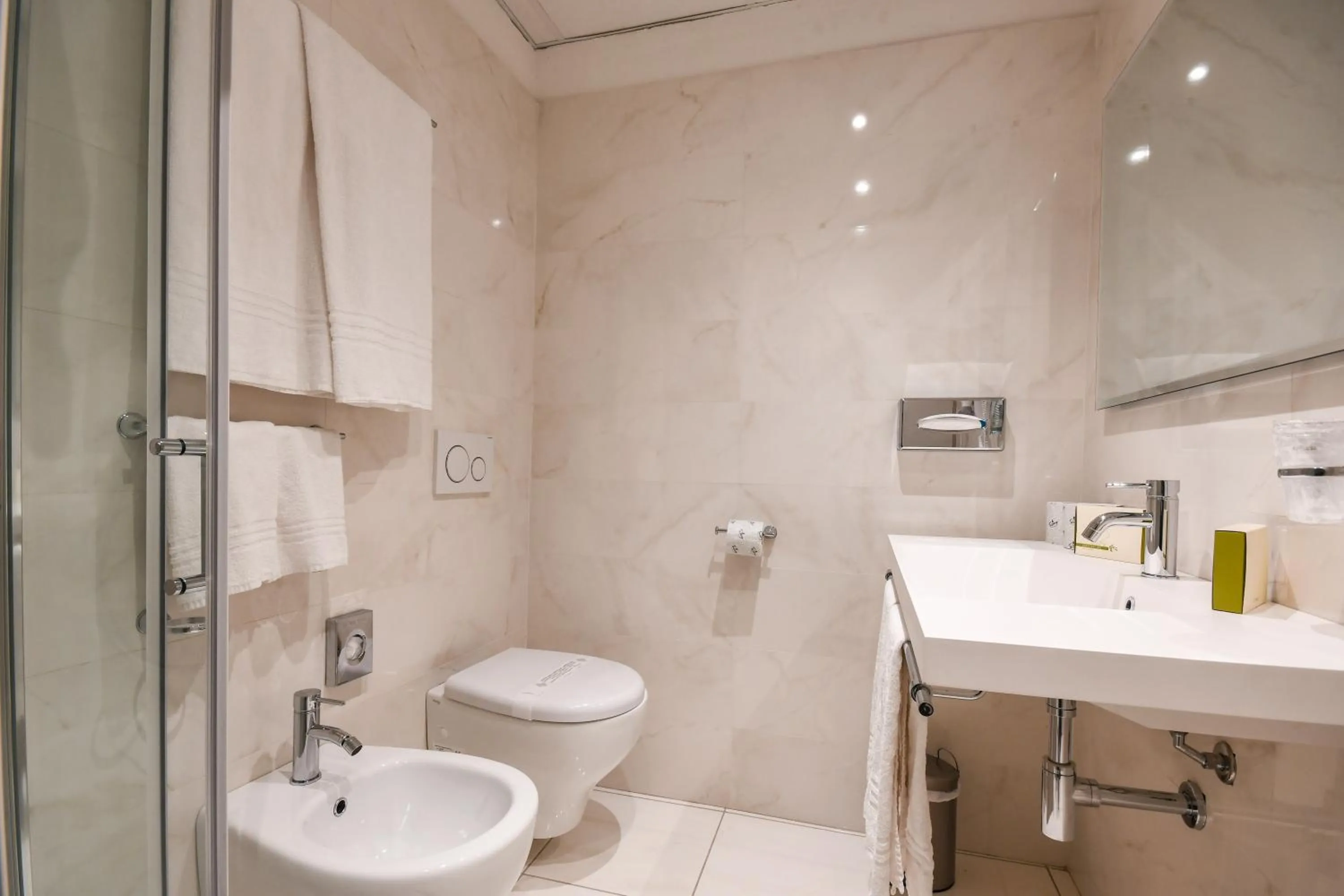 Shower in Hotel Oliveto