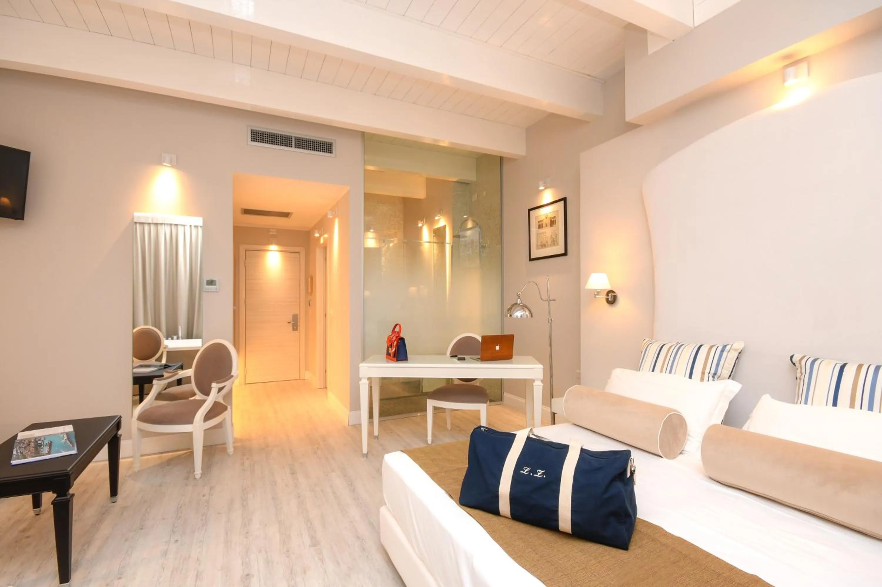 Photo of the whole room in Hotel Oliveto