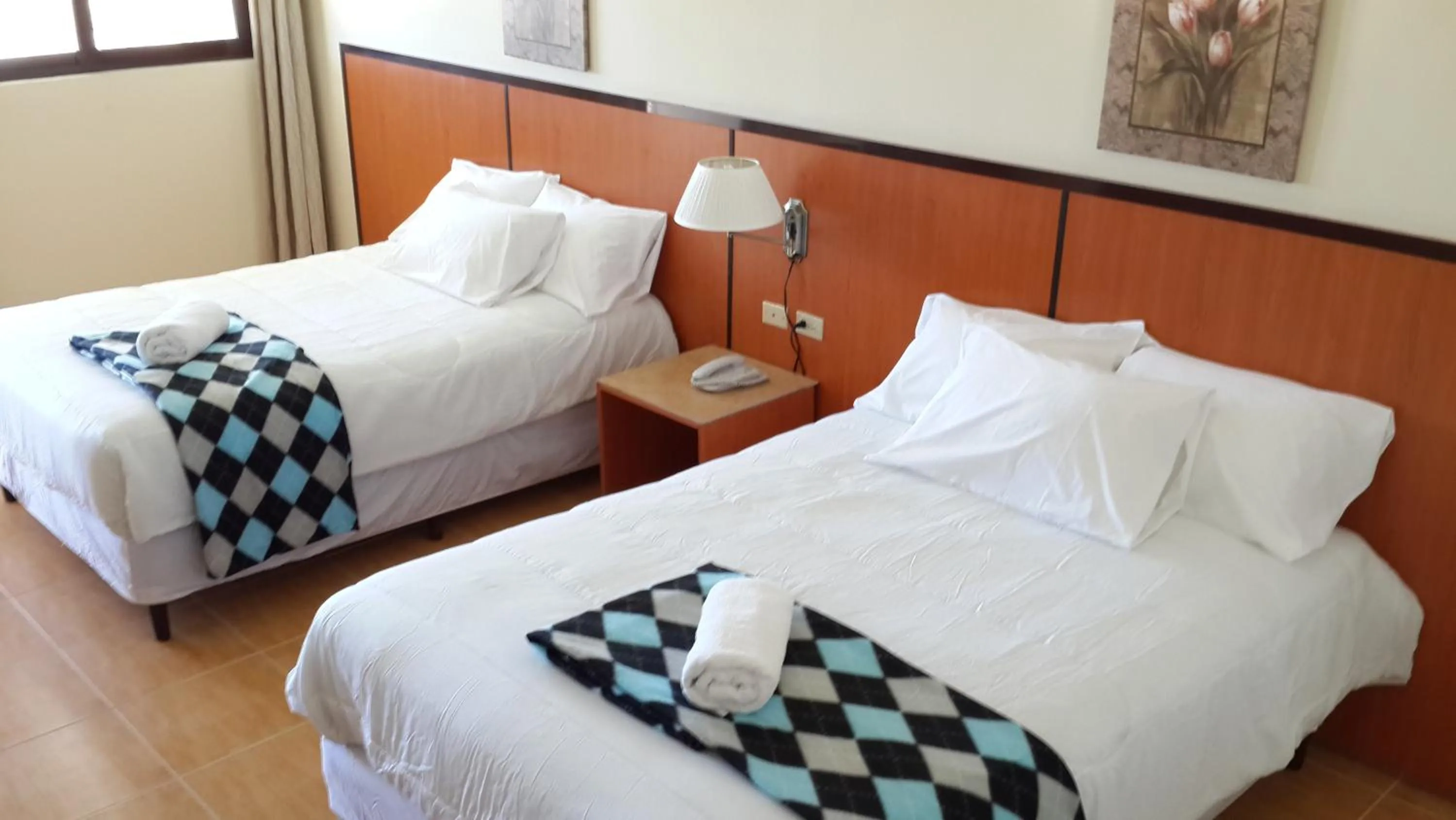 Photo of the whole room, Bed in Express Inn Coronado & Camping