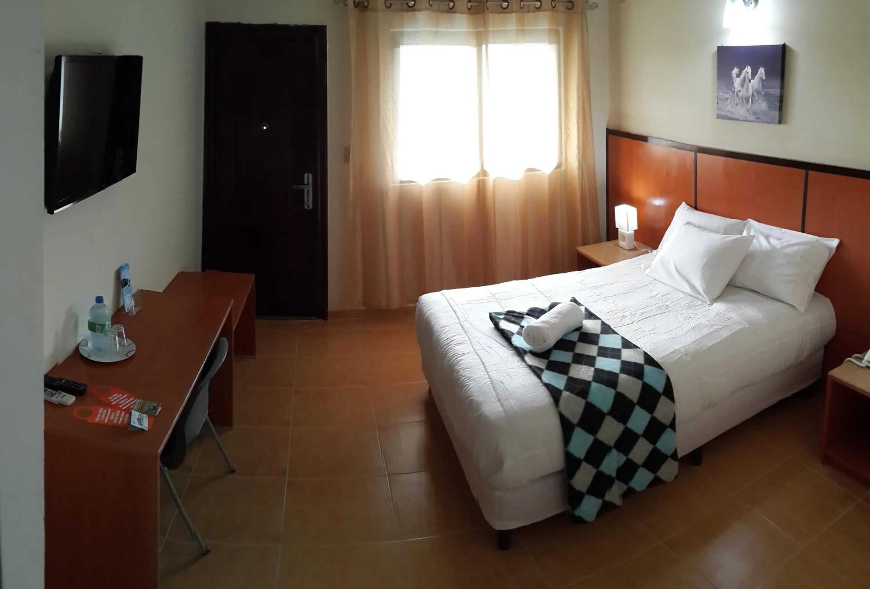 Day, Bed in Express Inn Coronado & Camping