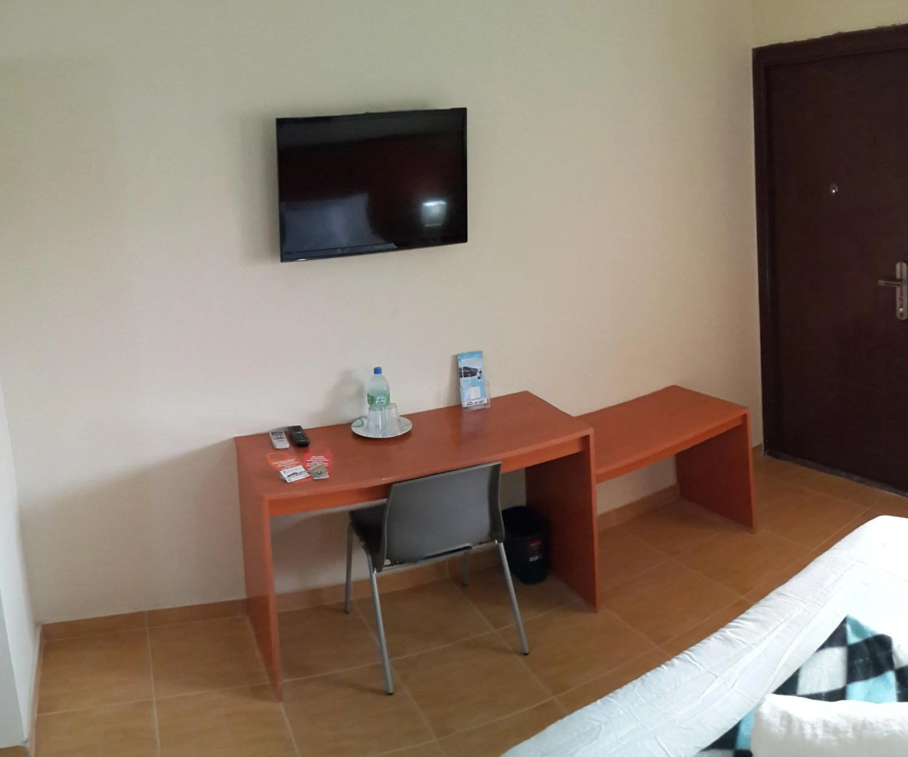 Decorative detail in Express Inn Coronado & Camping