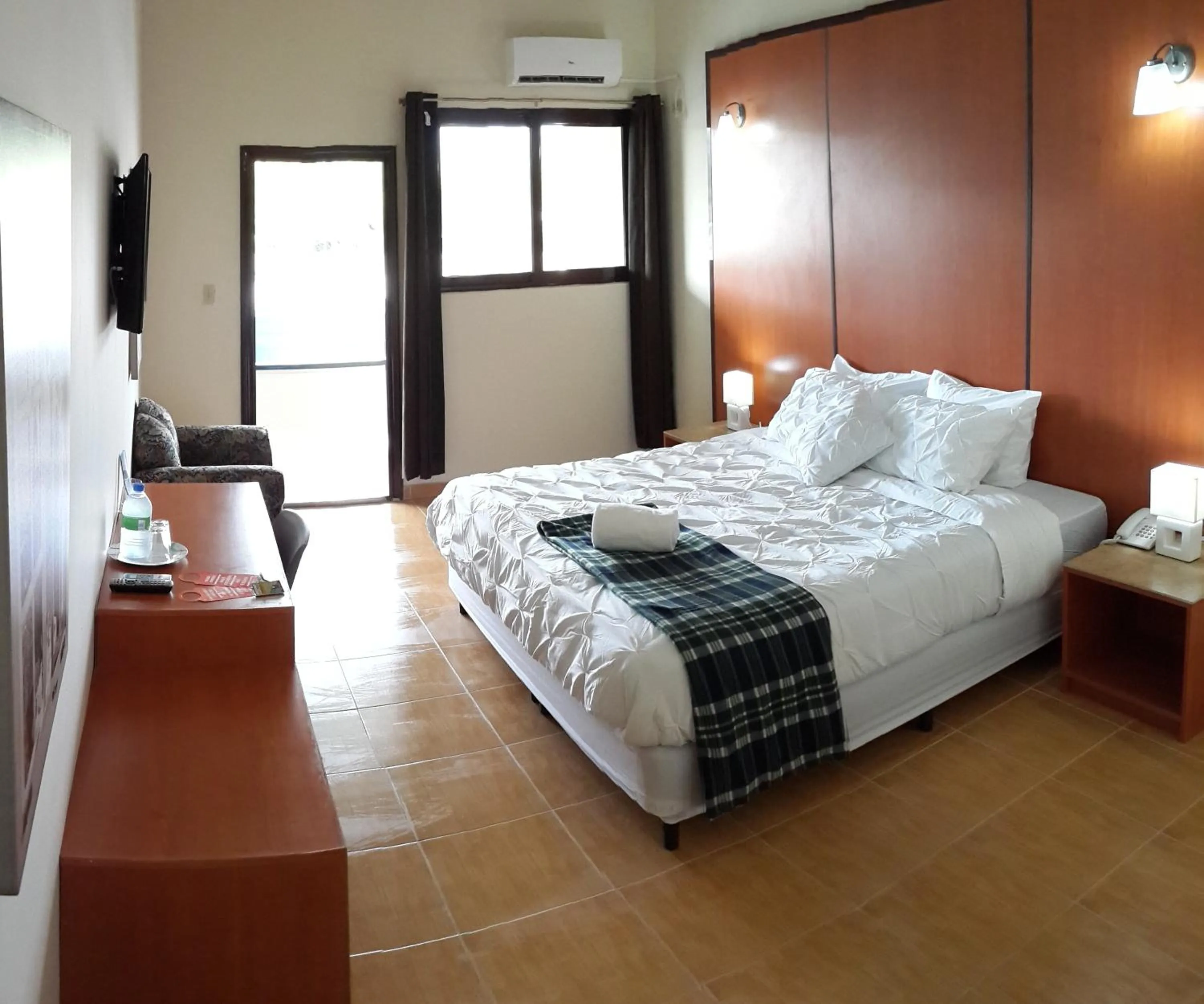 Day, Bed in Express Inn Coronado & Camping