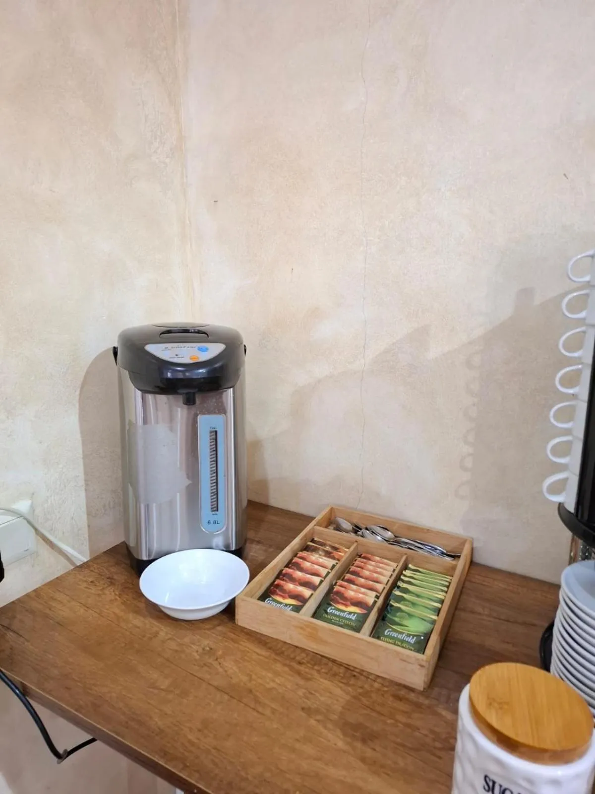 Coffee/tea facilities in Hotel Aira Plaza