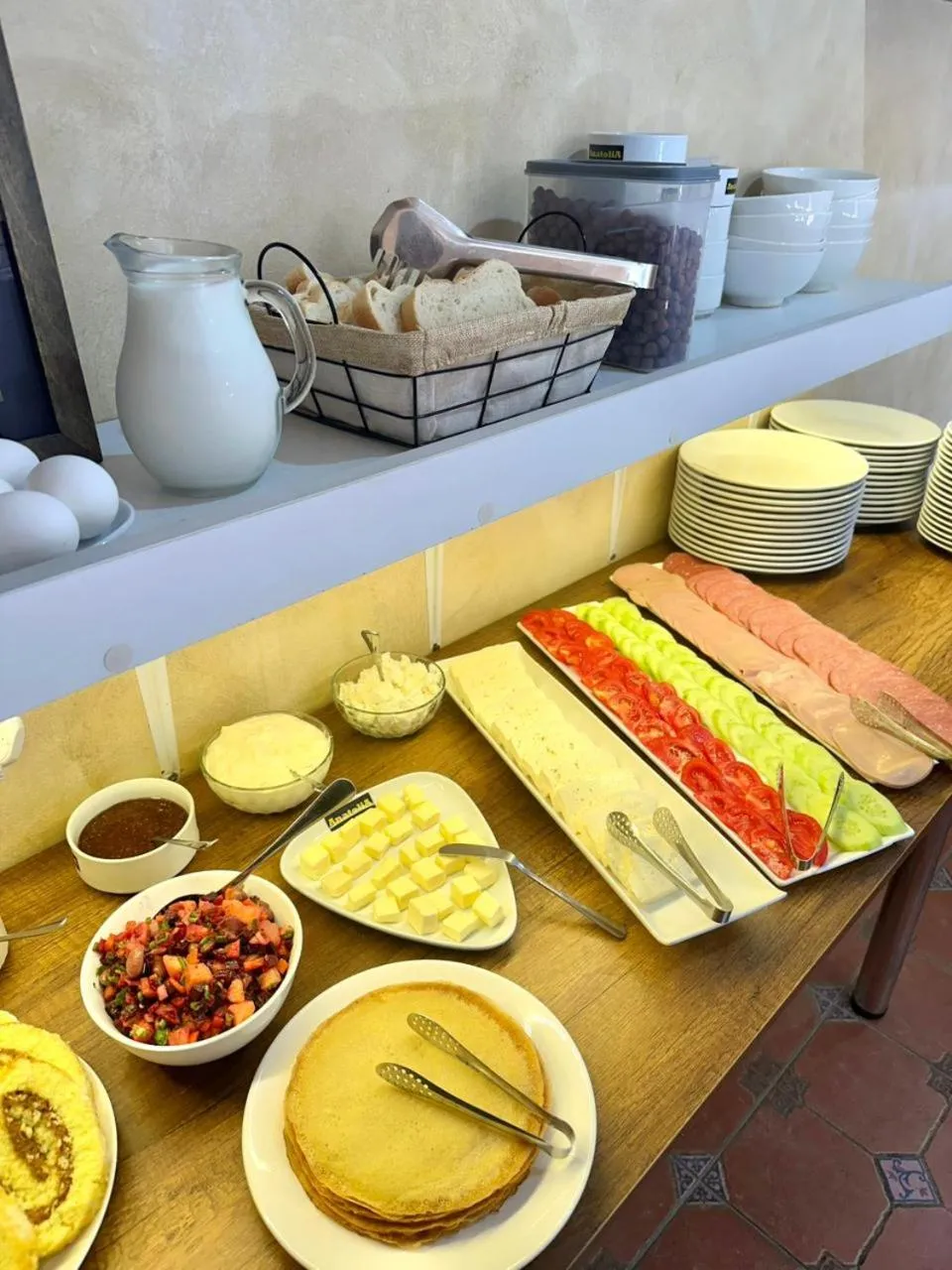 Food and drinks in Hotel Aira Plaza