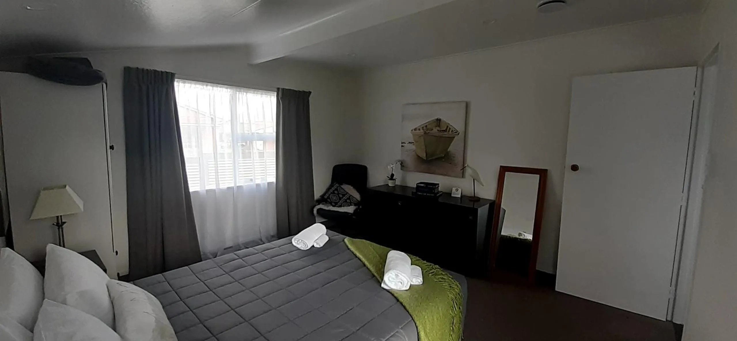 Bed in Golden Bay Motel