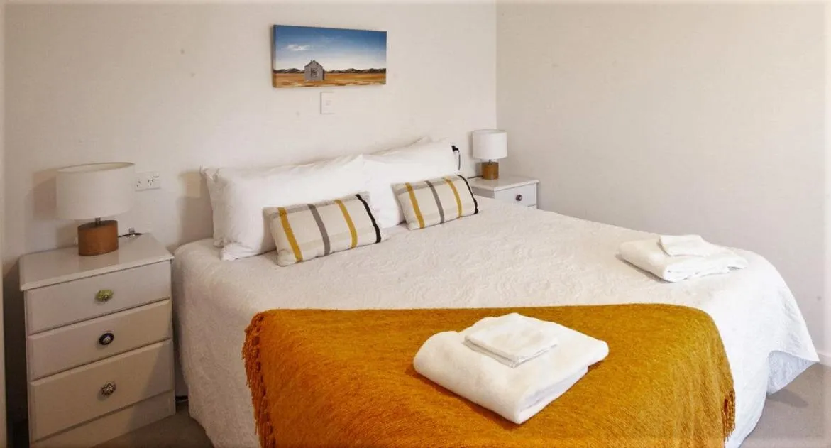 Bed in Golden Bay Motel