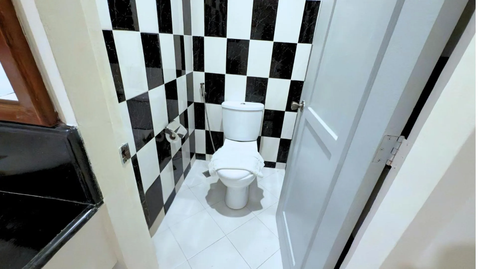 Toilet in Whiterock Beach Hotel and Waterpark