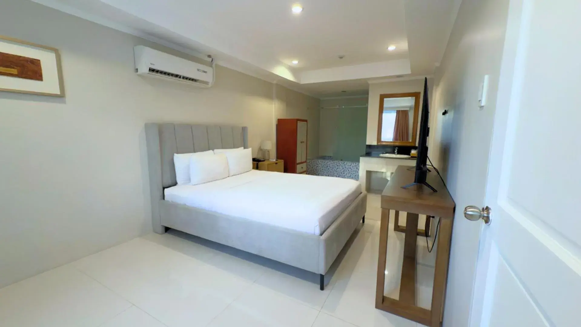 Deluxe 2-Bedroom Apartment in Whiterock Beach Hotel and Waterpark Deluxe 2-Bedroom Apartment in Whiterock Beach Hotel and Waterpark