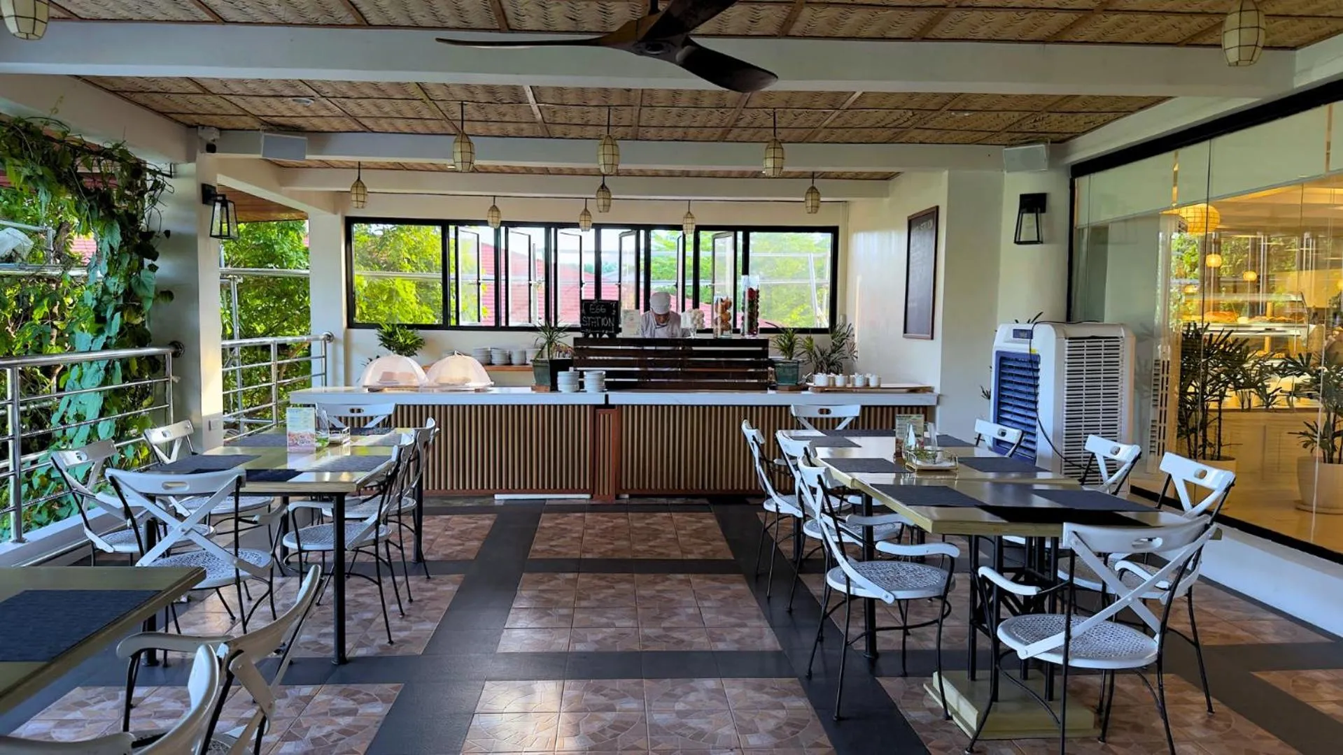 Restaurant/places to eat in Whiterock Beach Hotel and Waterpark