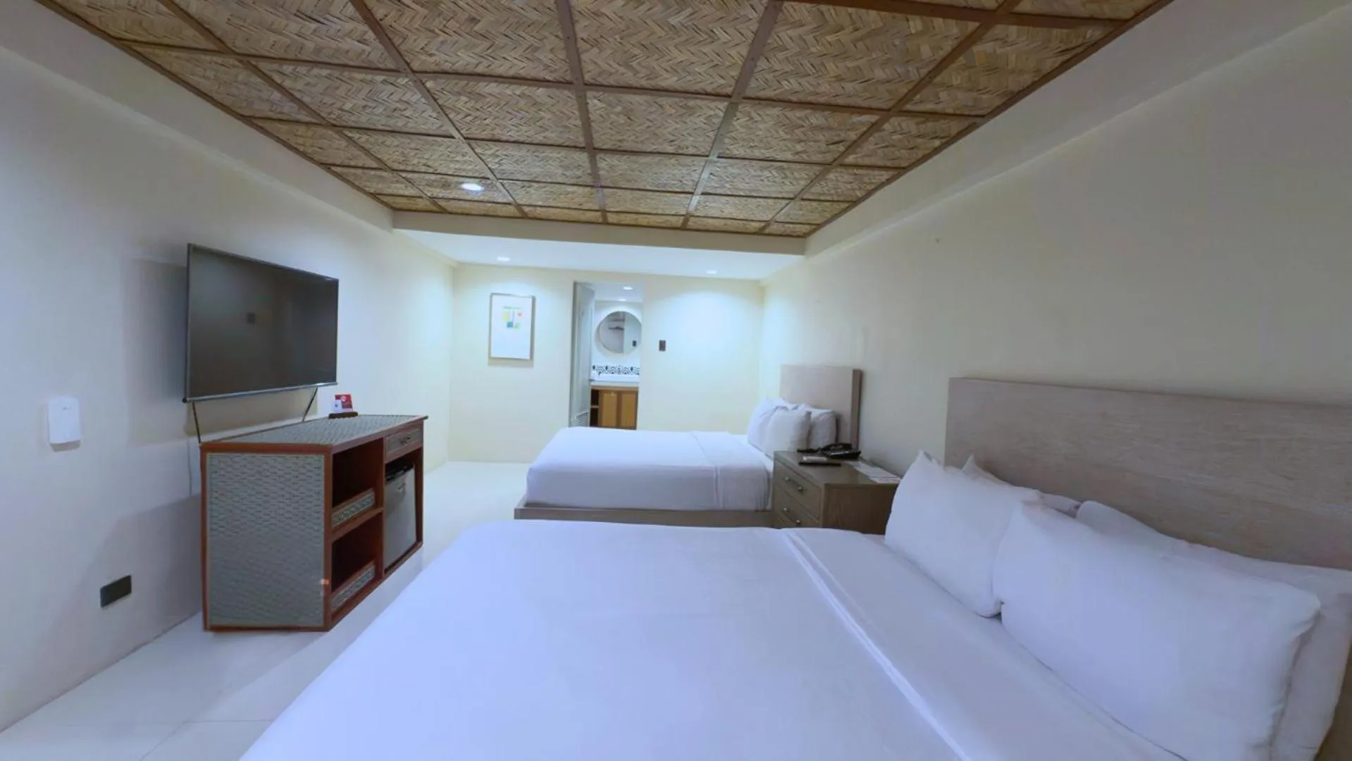 Bedroom, Bed in Whiterock Beach Hotel and Waterpark