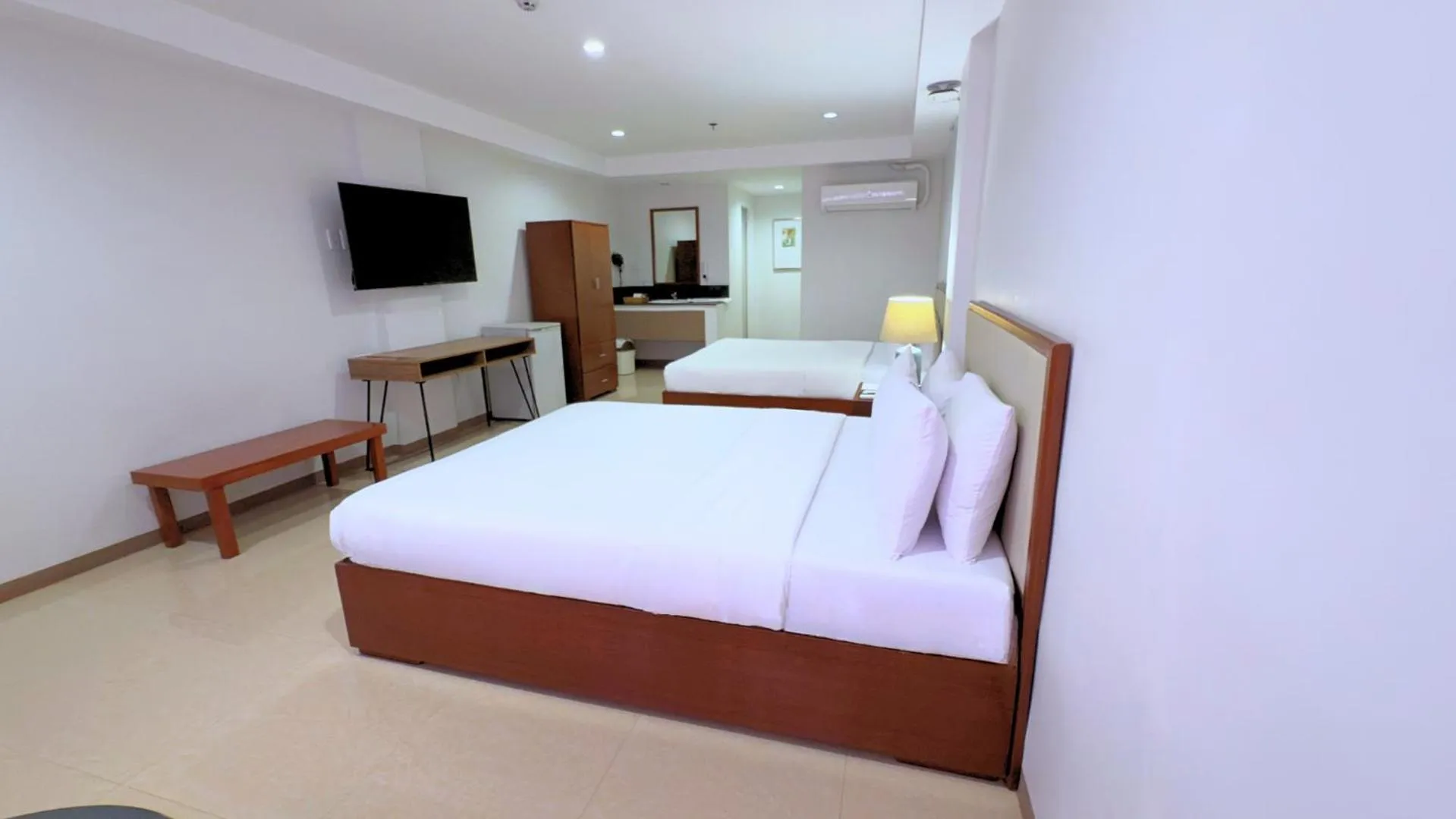 Bedroom, Bed in Whiterock Beach Hotel and Waterpark