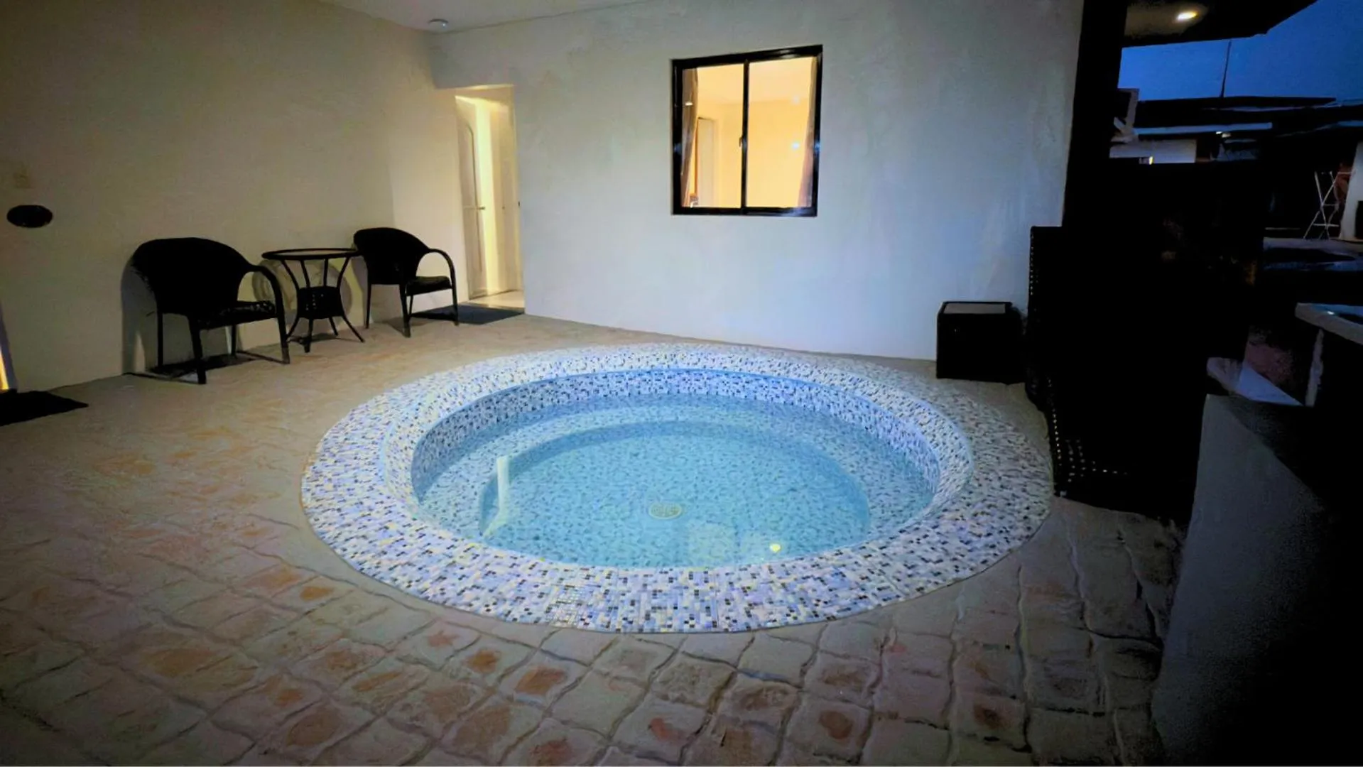 Hot Tub in Whiterock Beach Hotel and Waterpark